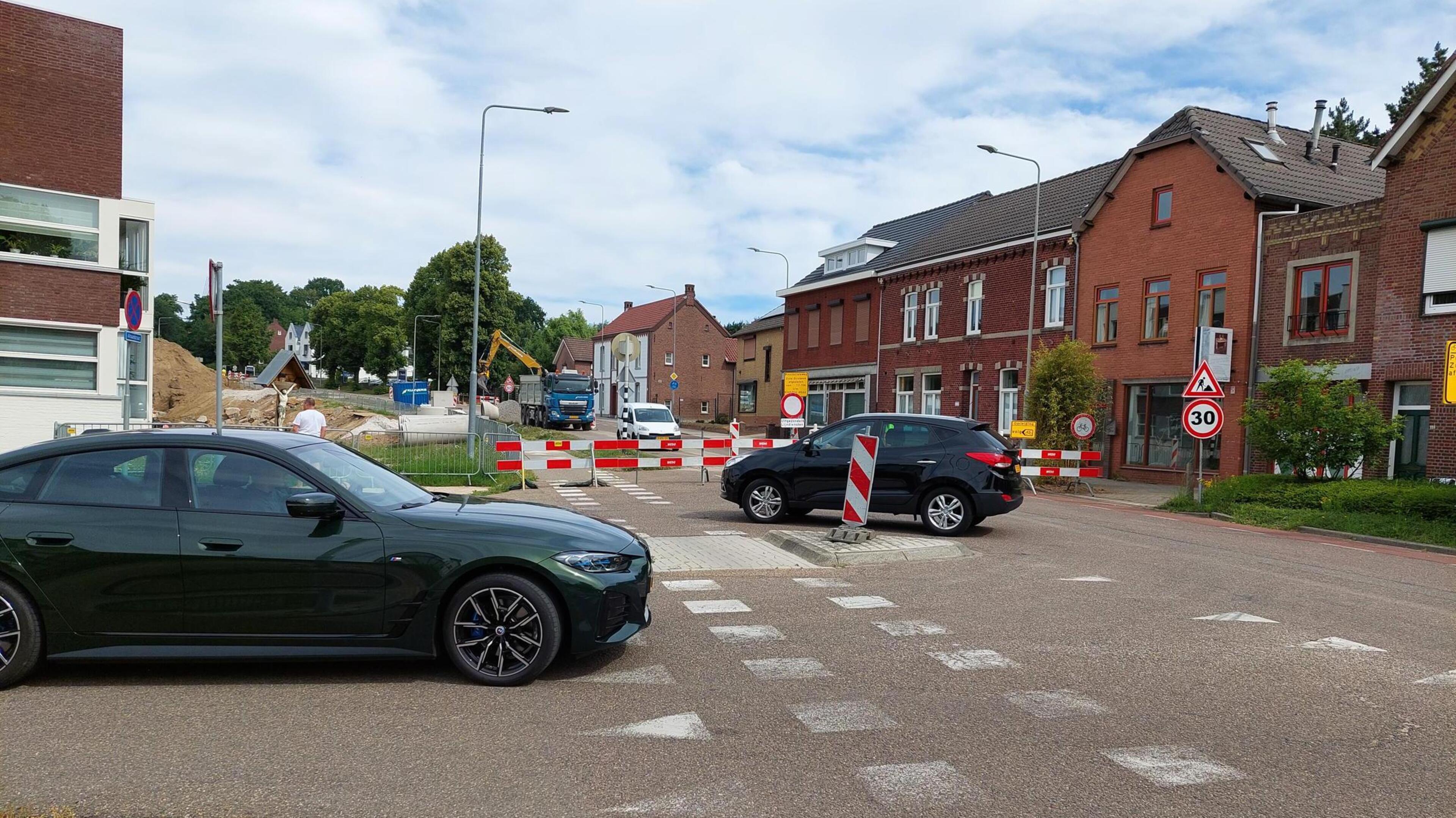 Half jaar omrijden omdat hoofdweg door Oirsbeek dicht is: ‘Afsluiting is een hel, het lijkt wel of z