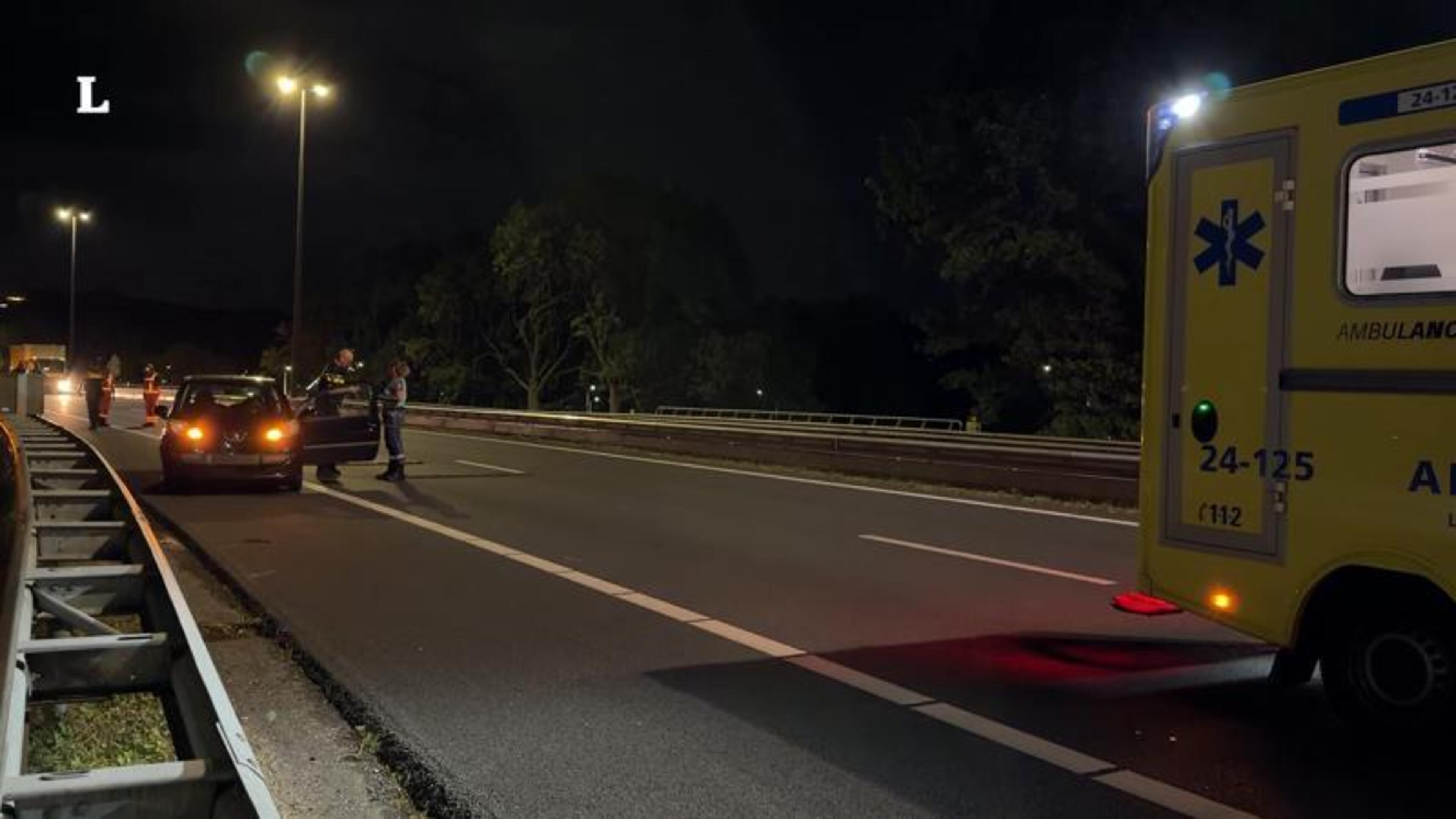 Auto botst tegen vangrail in Heerlen