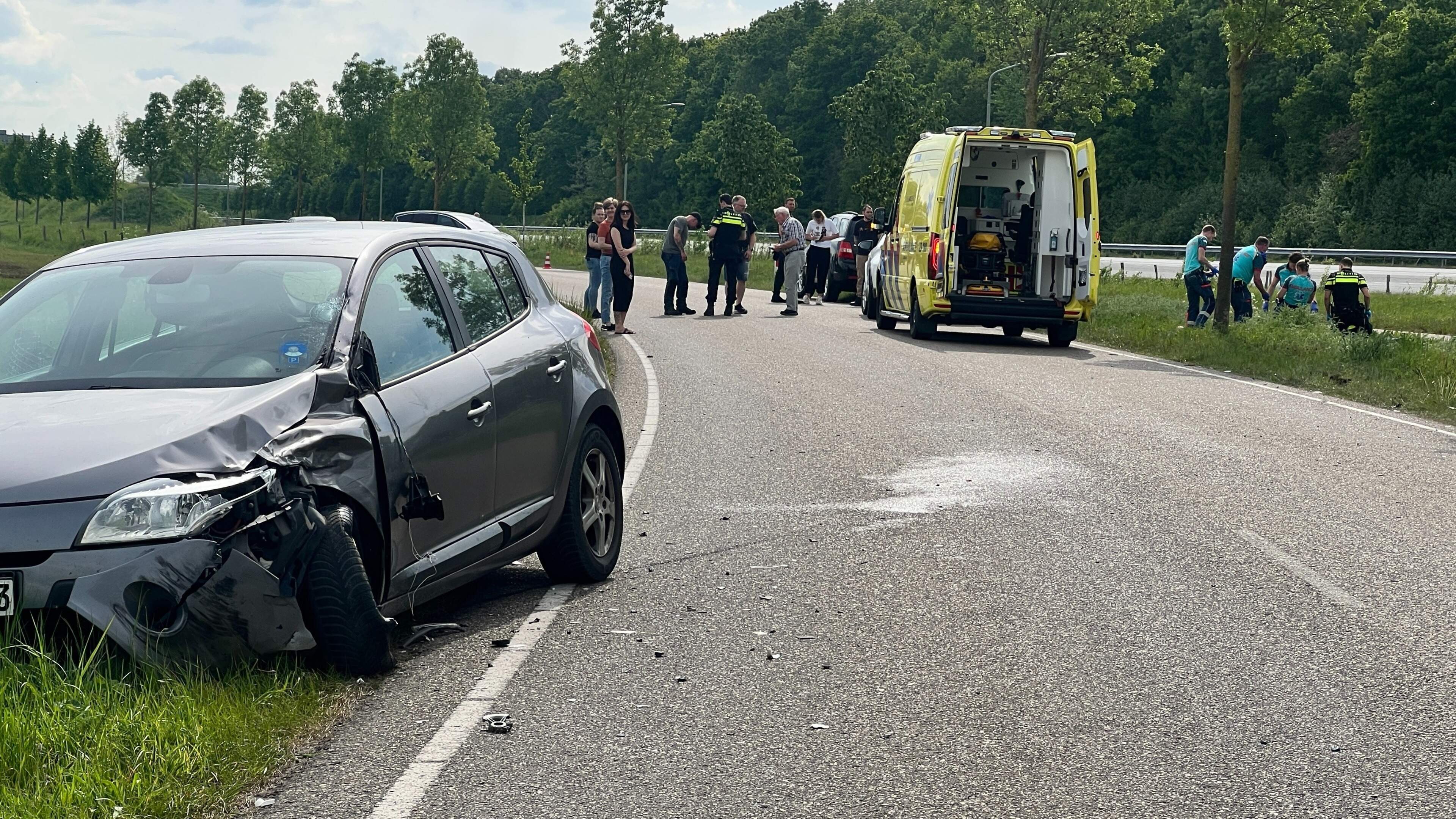 Motorrijder ernstig gewond na aanrijding met auto in Belfeld