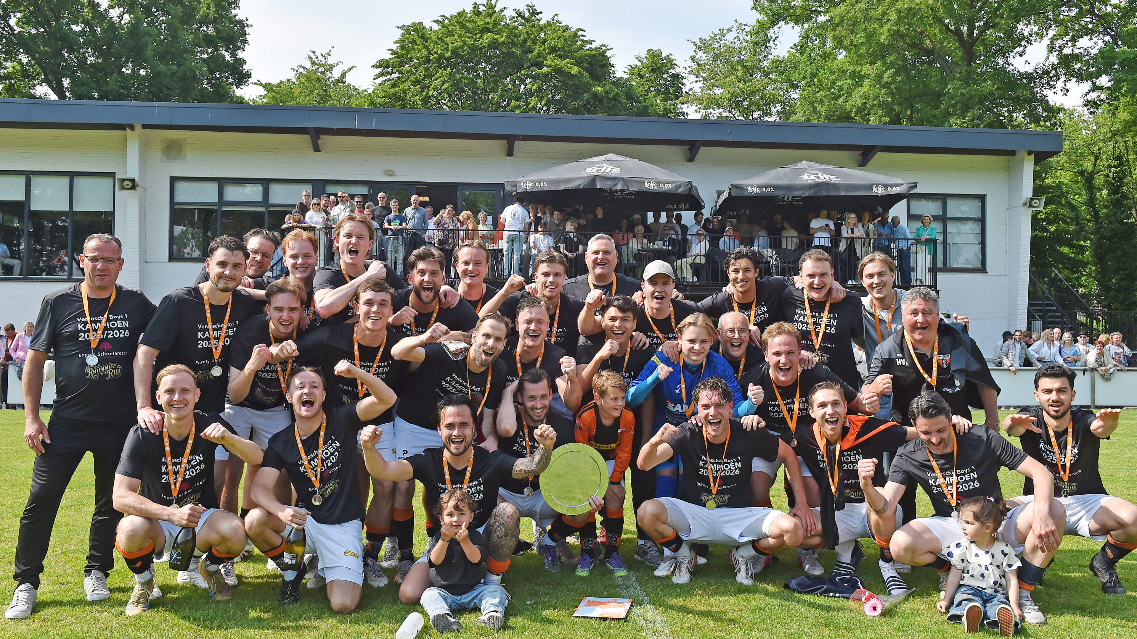 Champagne en tranen op Limburgse velden: titels in Venlo, Vaals en Swalmen, leed in Susteren, Ulestr