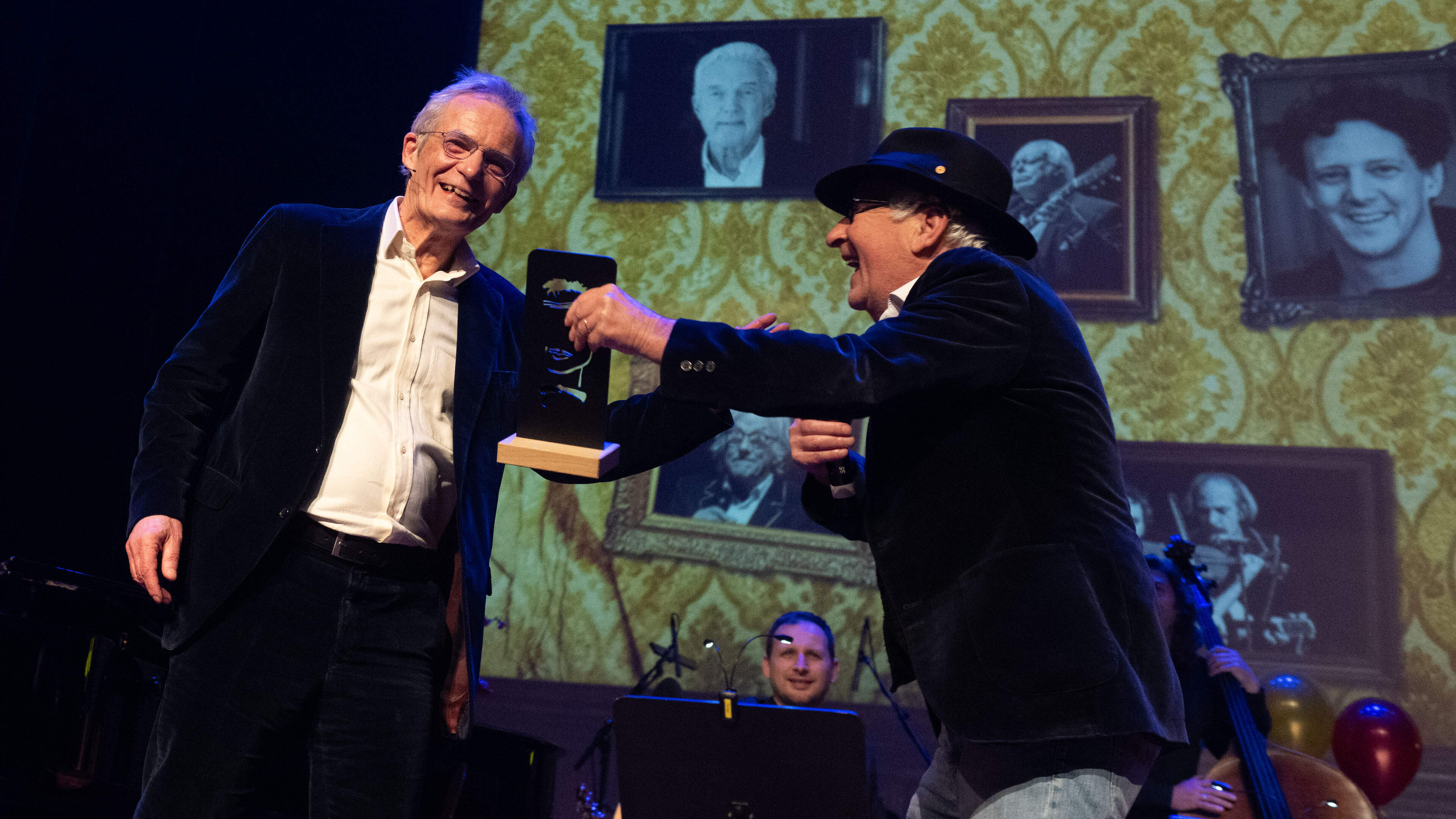 Toon Hermans show in Sittard krijgt vervolg tussen authentieke kleedkamerspullen: van hometrainer to