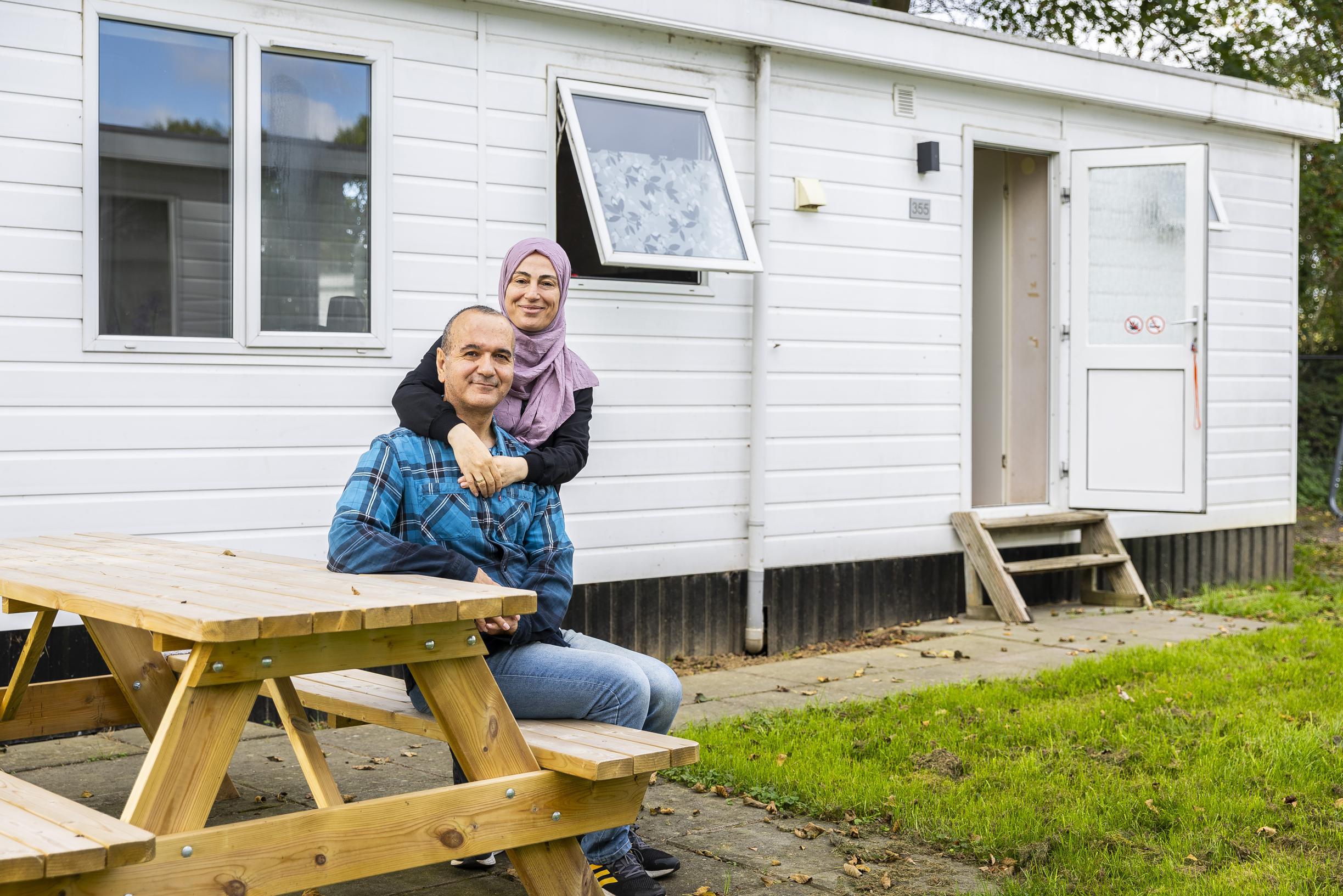 Yakup (49) en Asena (48) wonen in ‘dorp’ voor statushouders in Broekhuizenvorst: ‘Onze toekomst is h