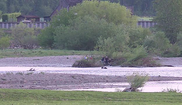 Video: Levenloos lichaam aangetroffen in de Maas