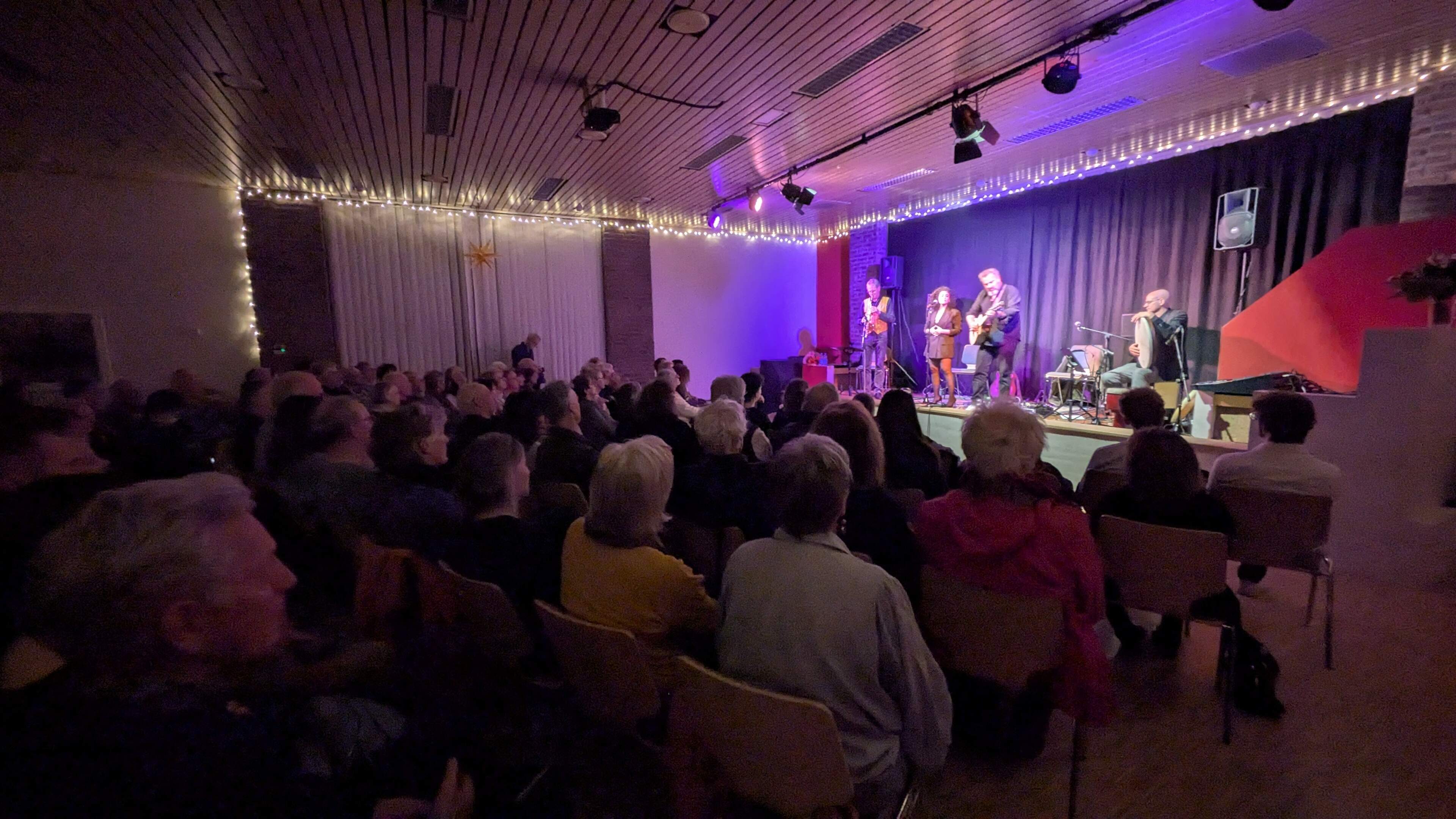 Duitse pensionado brengt in verbouwde schuur in Vaals wereldburgers samen: ‘Het is puur een hobby’