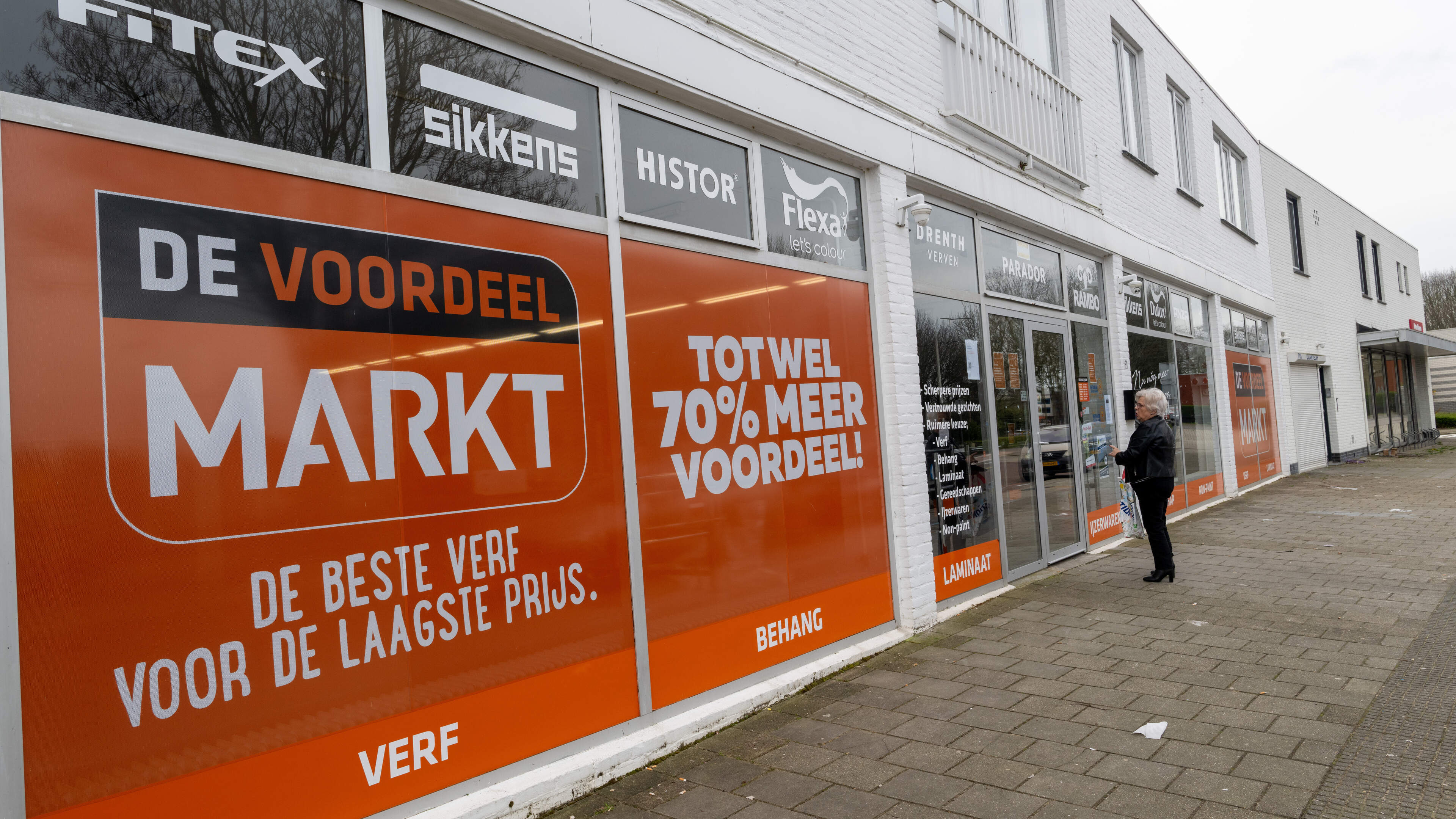 Verffabrikant haalt spullen op bij winkel in Sittard vlak voordat die failliet gaat: schadeclaim van