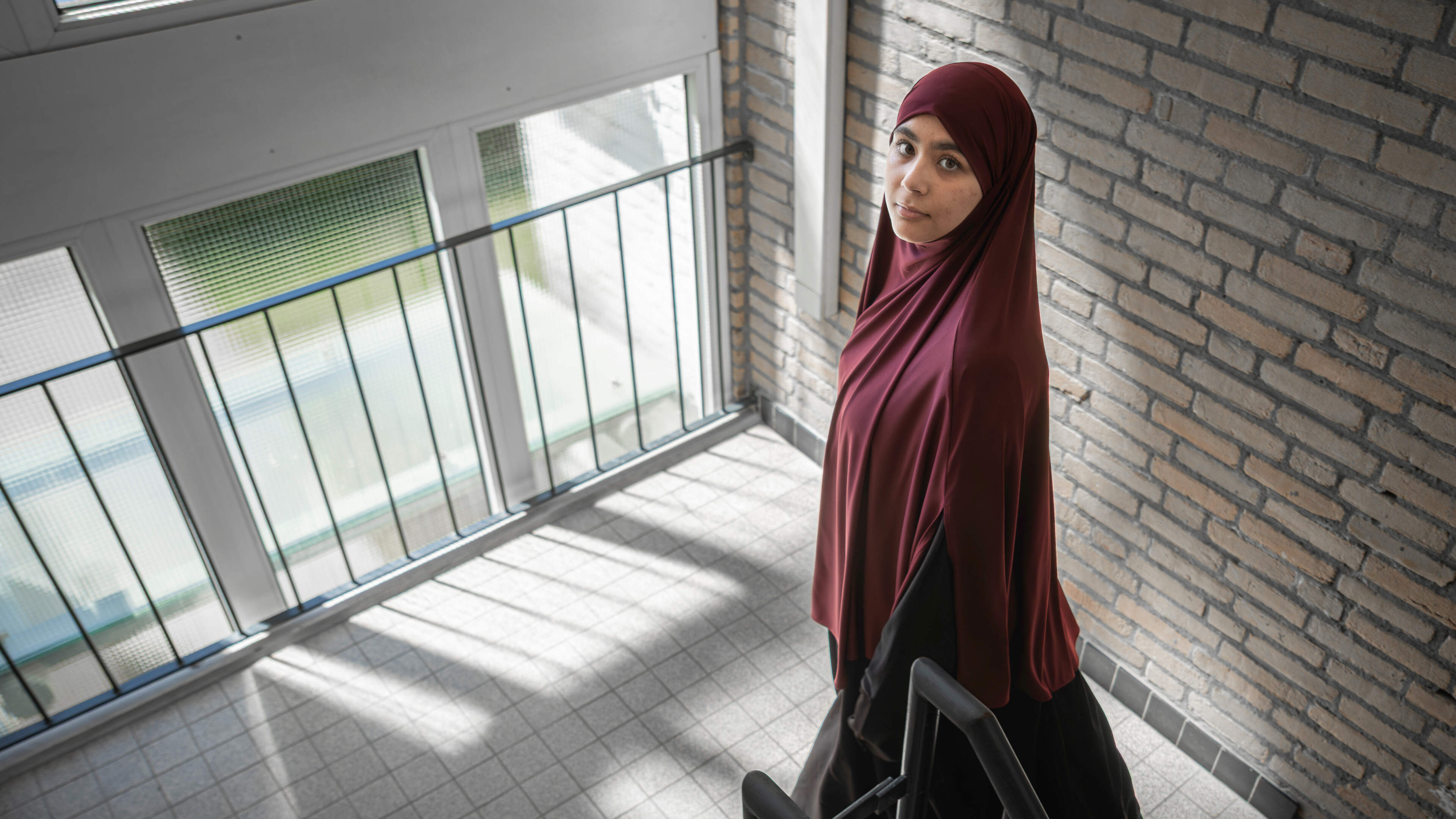 Dhoha (18) uit Landgraaf was doodziek en studeert op wilskracht en werklust: ‘Na elke schooldag slaa
