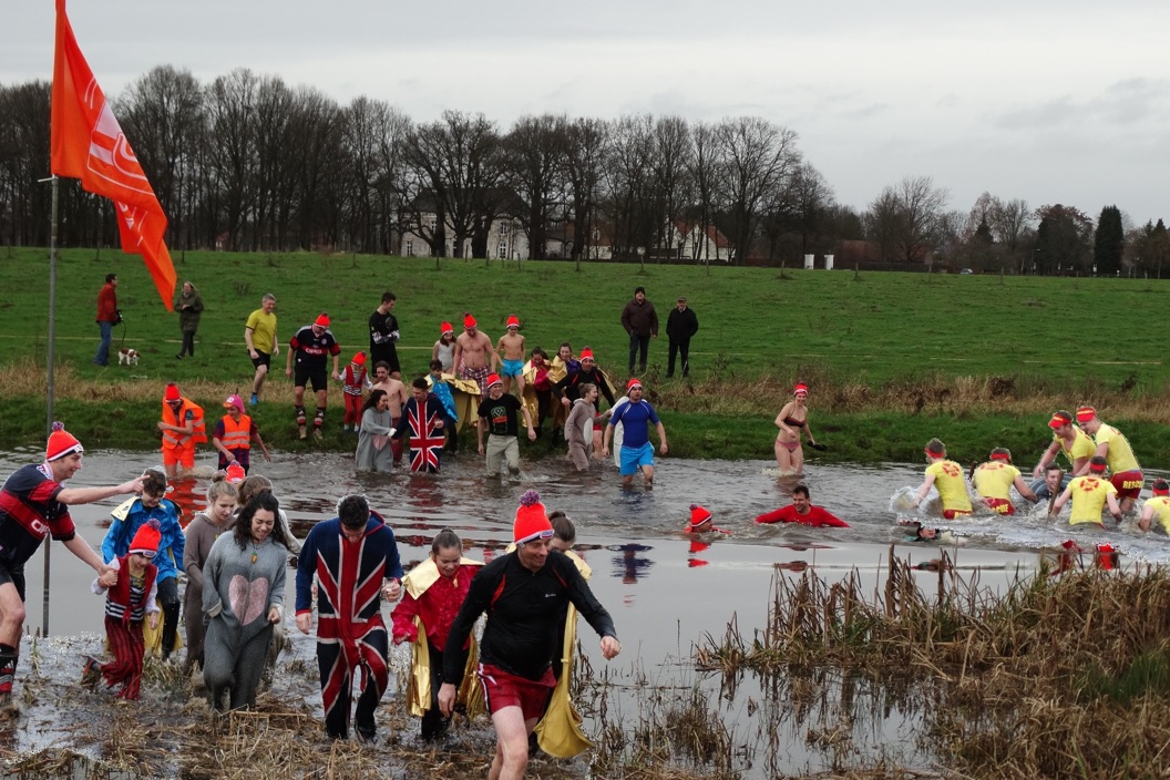 Nieuwjaarsduik in Grathem