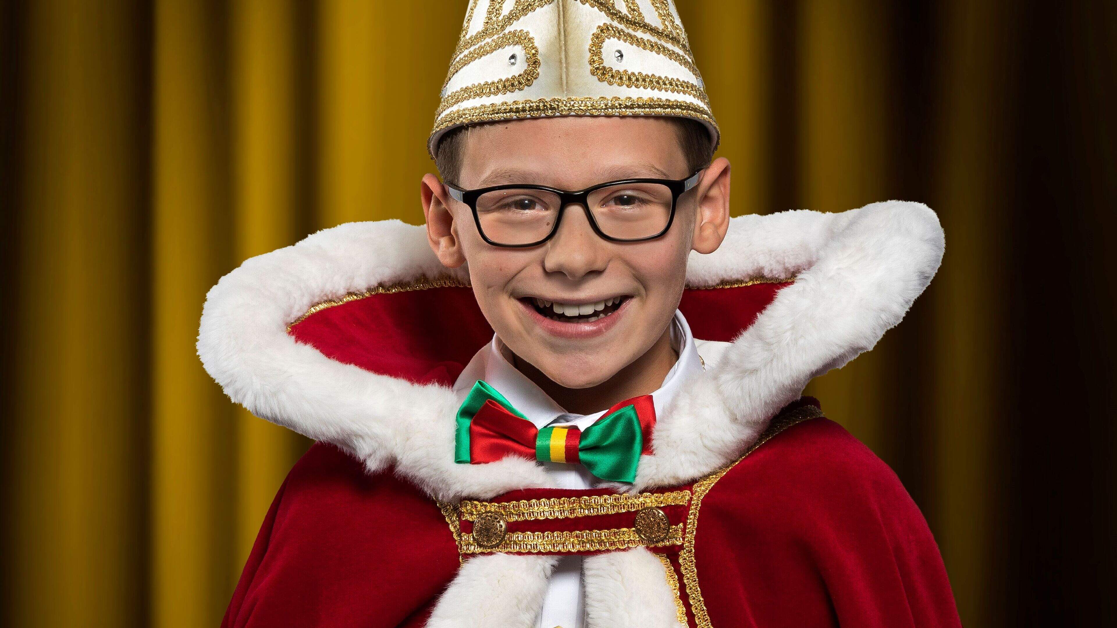 Max Poulissen zwaait de scepter als jeugdprins van de Aester uit Echt