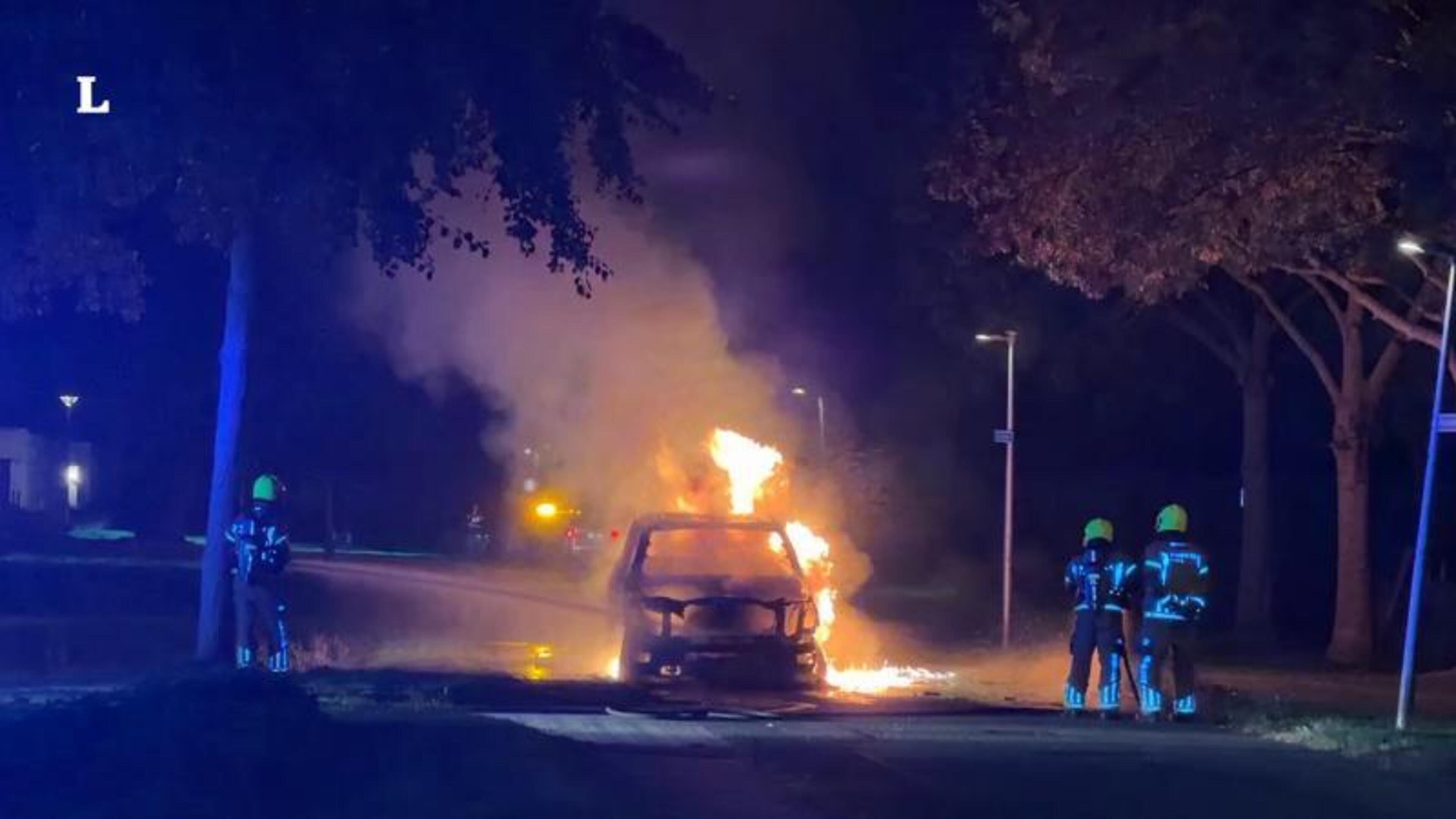 Auto volledig uitgebrand in Maastricht - Wat is Loos