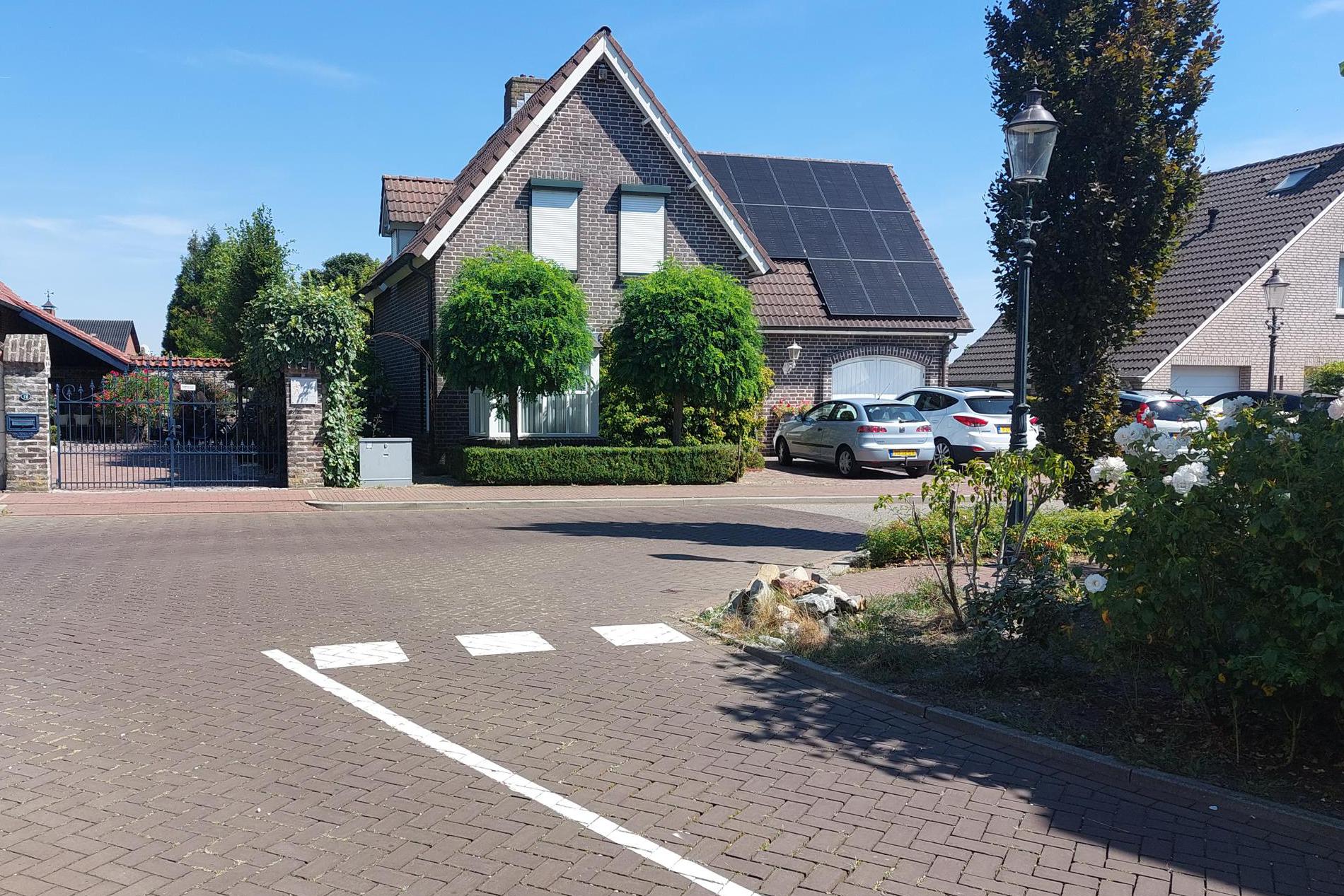 ‘Vervelende’ Huub (75) uit Beegden strijdt al jaren met gemeente over verkeersspiegel: ‘Ik heb al ze
