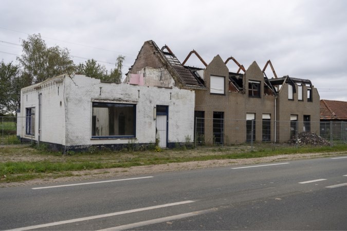 Overbuurman koopt oude, afgebrande seksclub in Nunhem en wil woningen op die plek gaan bouwen