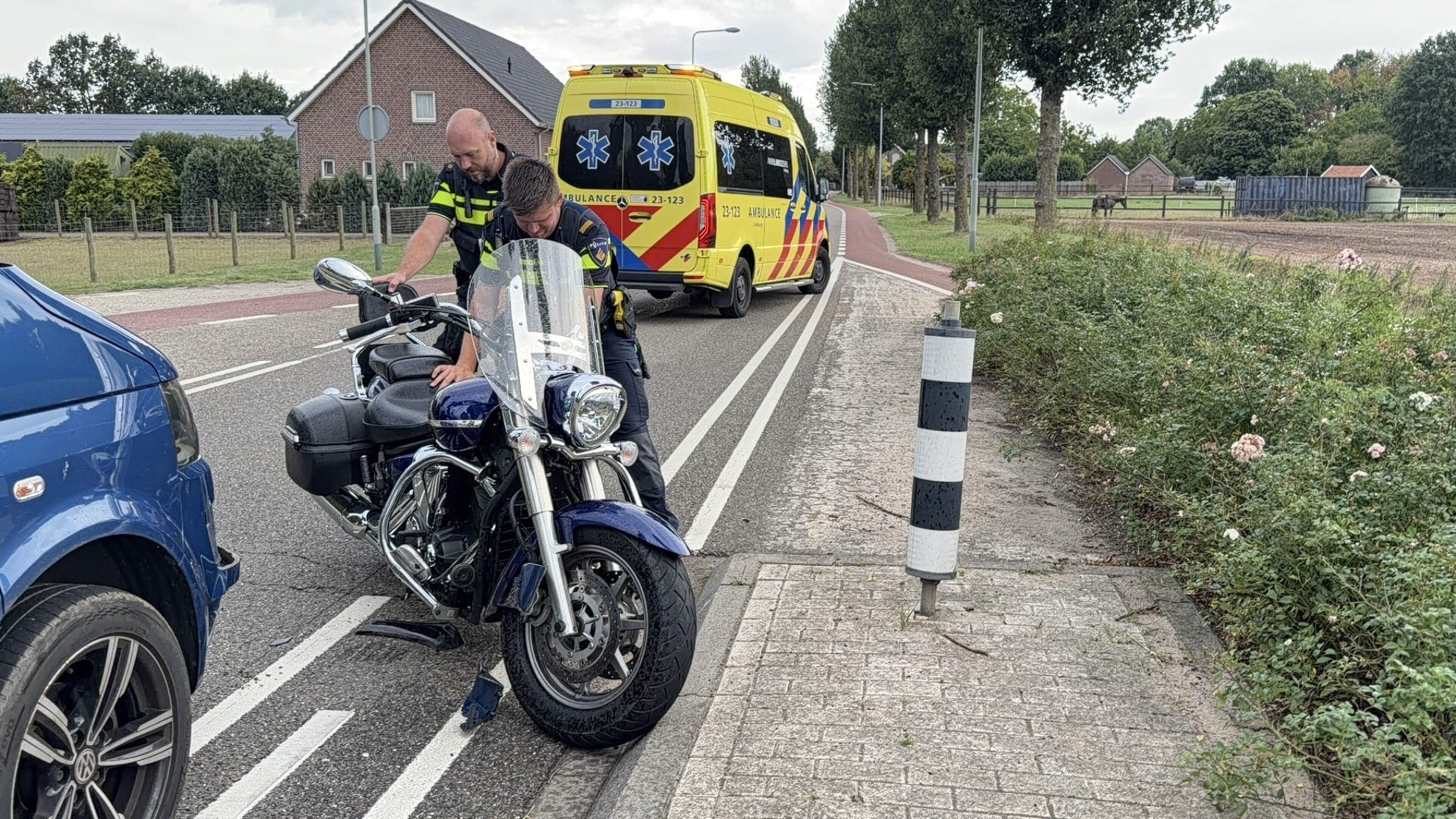 Motorrijder naar het ziekenhuis na valpartij in Meerlo