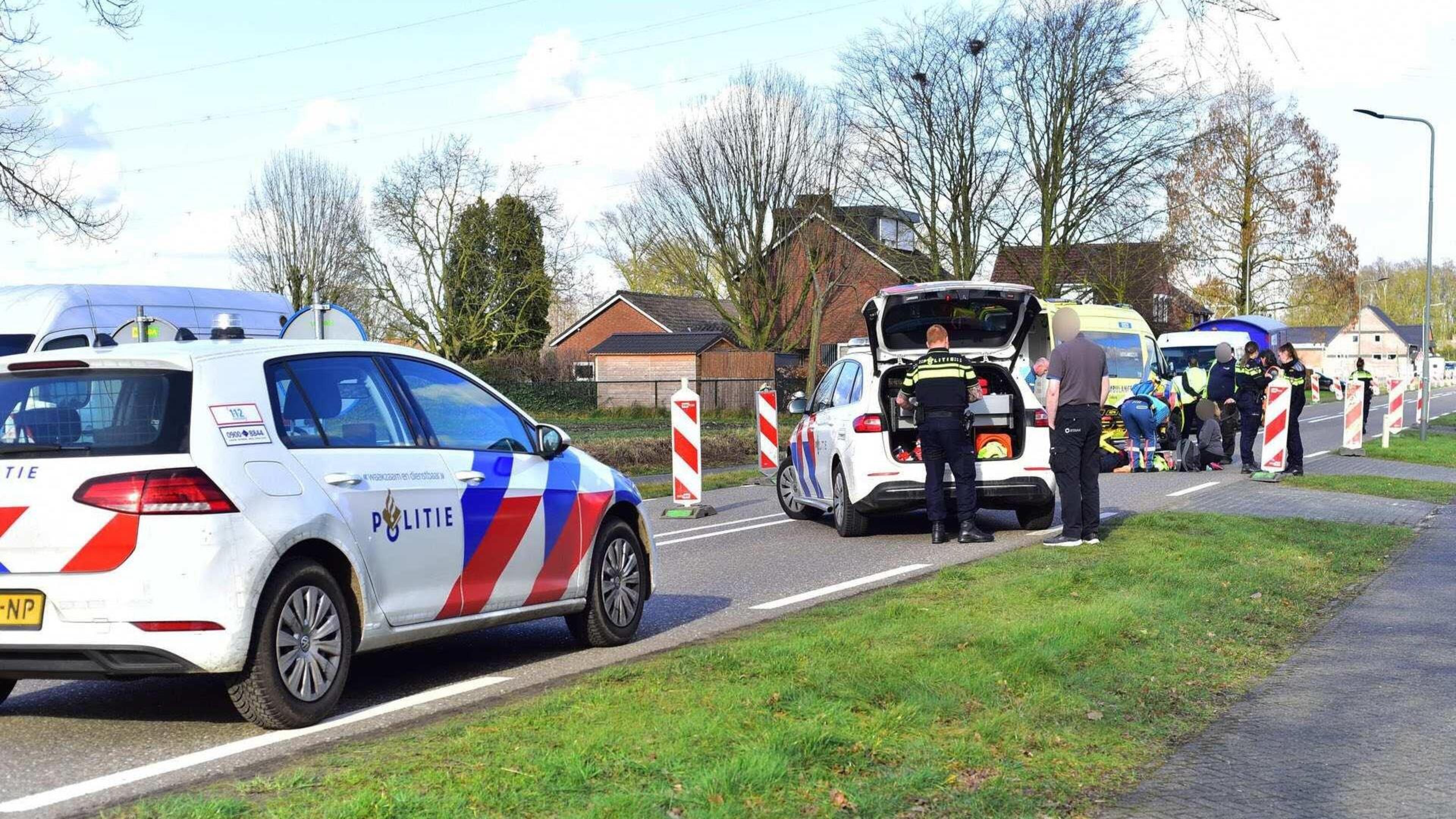 Verkeersregelaar gewond na aanrijding met auto in Leveroy