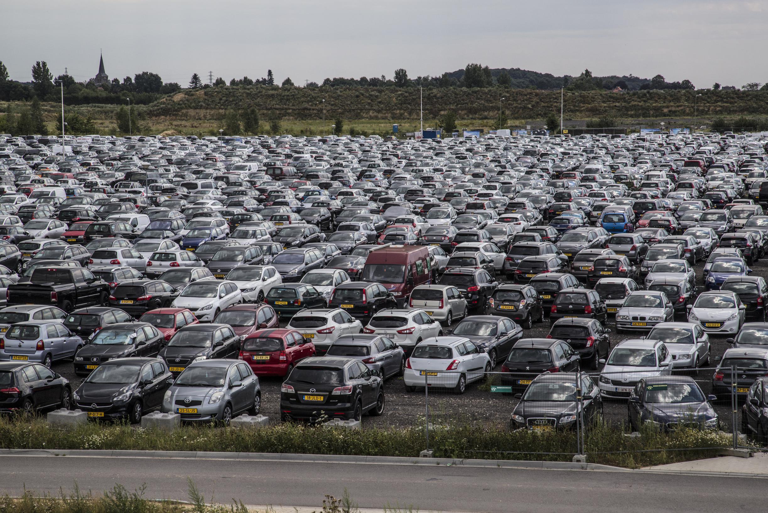 Vliegveld MAA begint aanleg nieuwe parkeerplaats met 1600 plekken