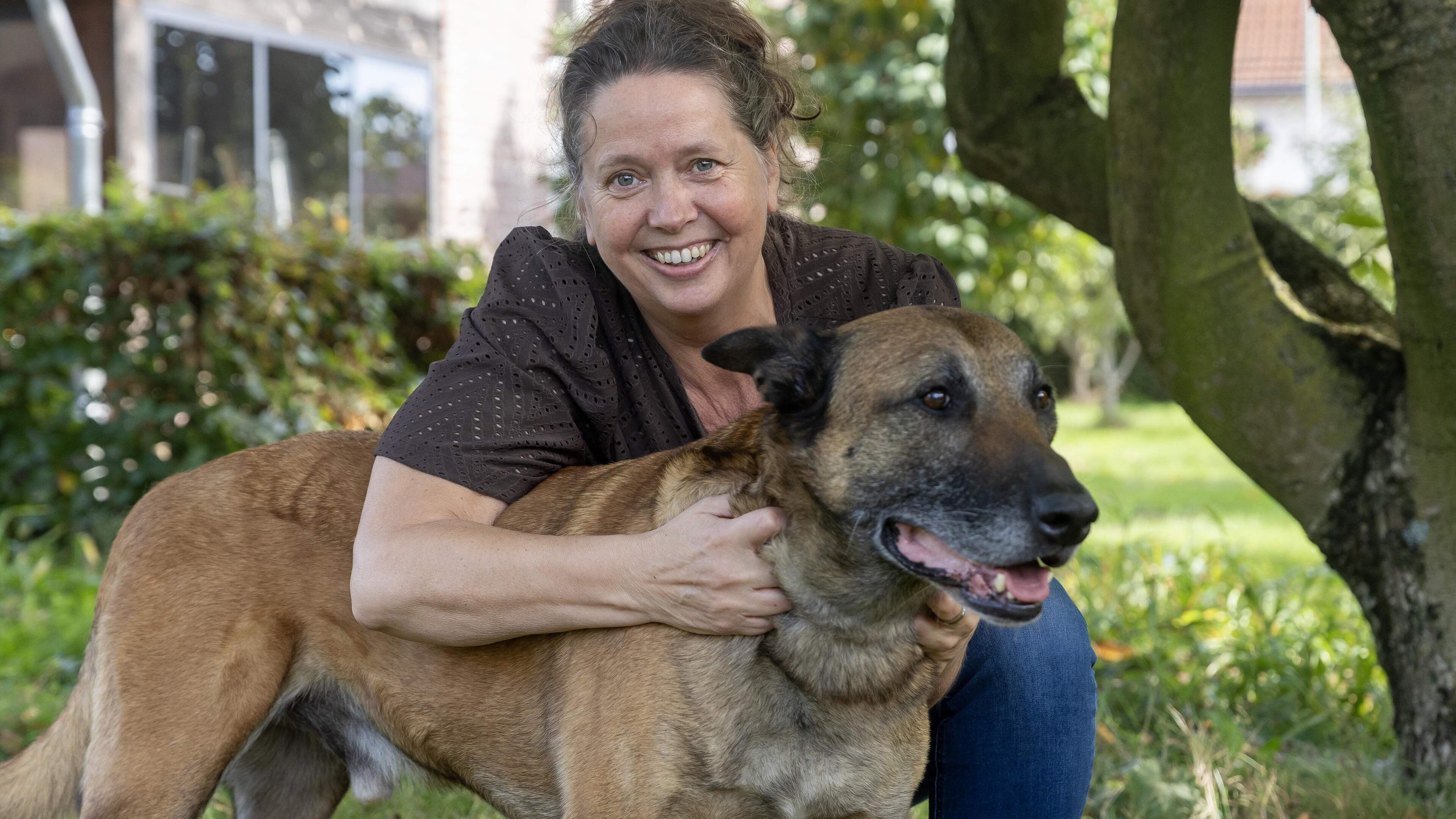 Niemand wilde herder Jeff hebben, maar deze dierendag krijgt hij het allerbeste cadeau: na een jaar 