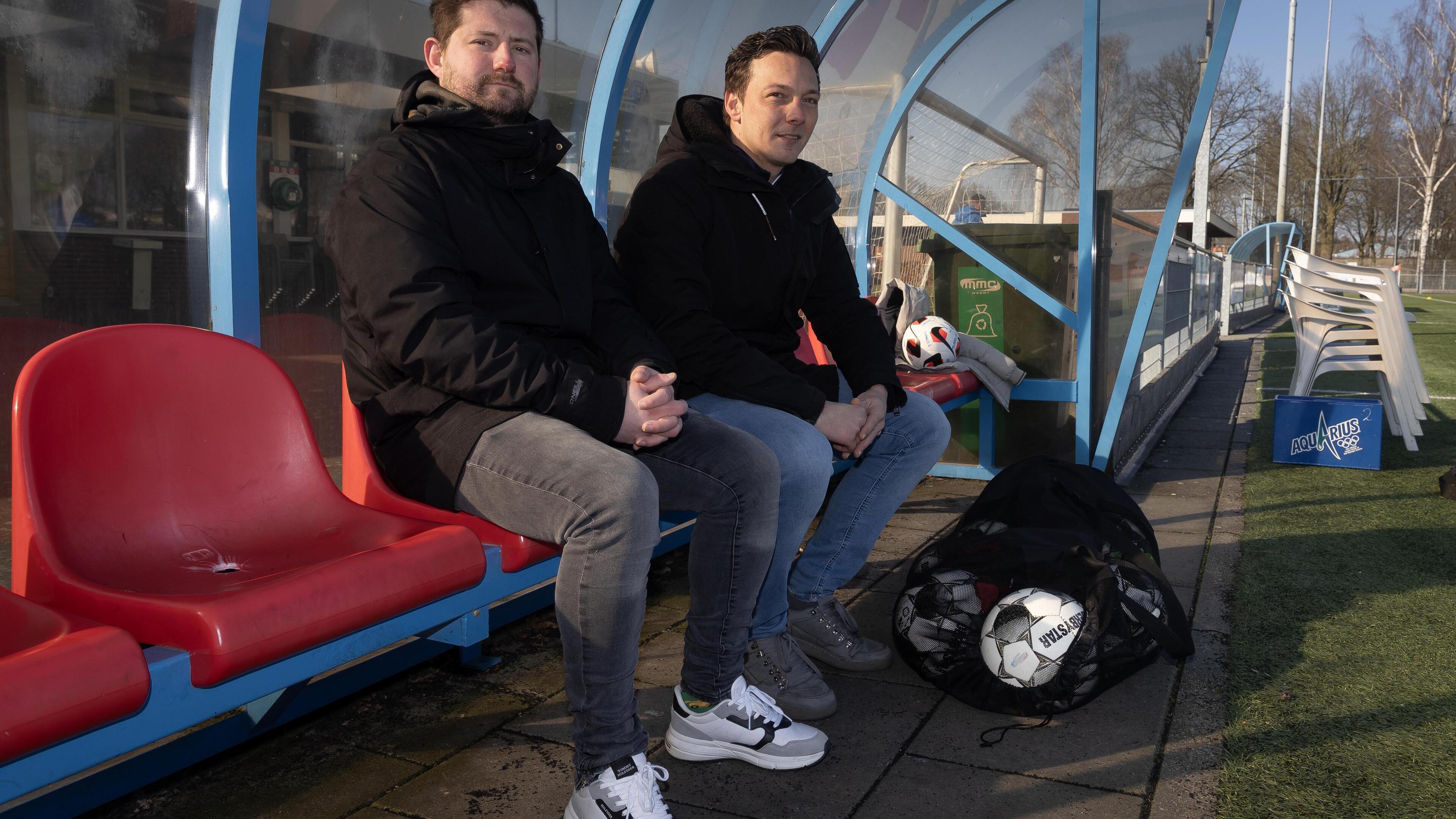 MMC Weert verliest met 14-0: ‘Mijn assistent Glen Dierix heeft een helft meegedaan en zelf ben ik ti