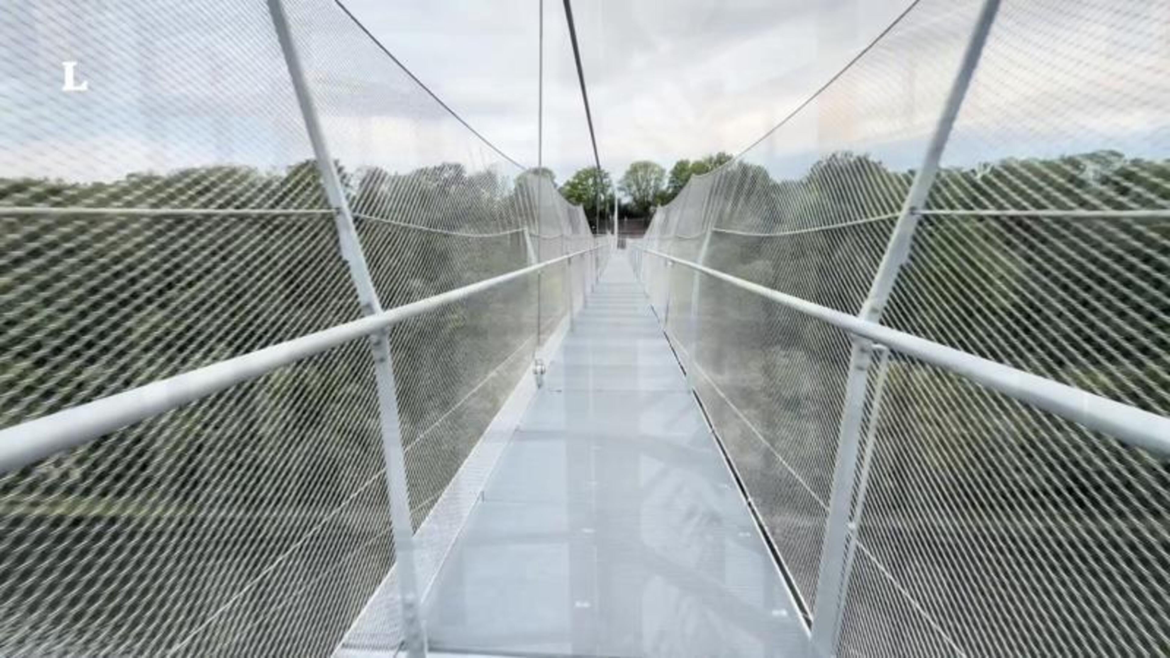 Spectaculaire hangbrug bij Maastricht zorgt voor opwinding en bezorgdheid