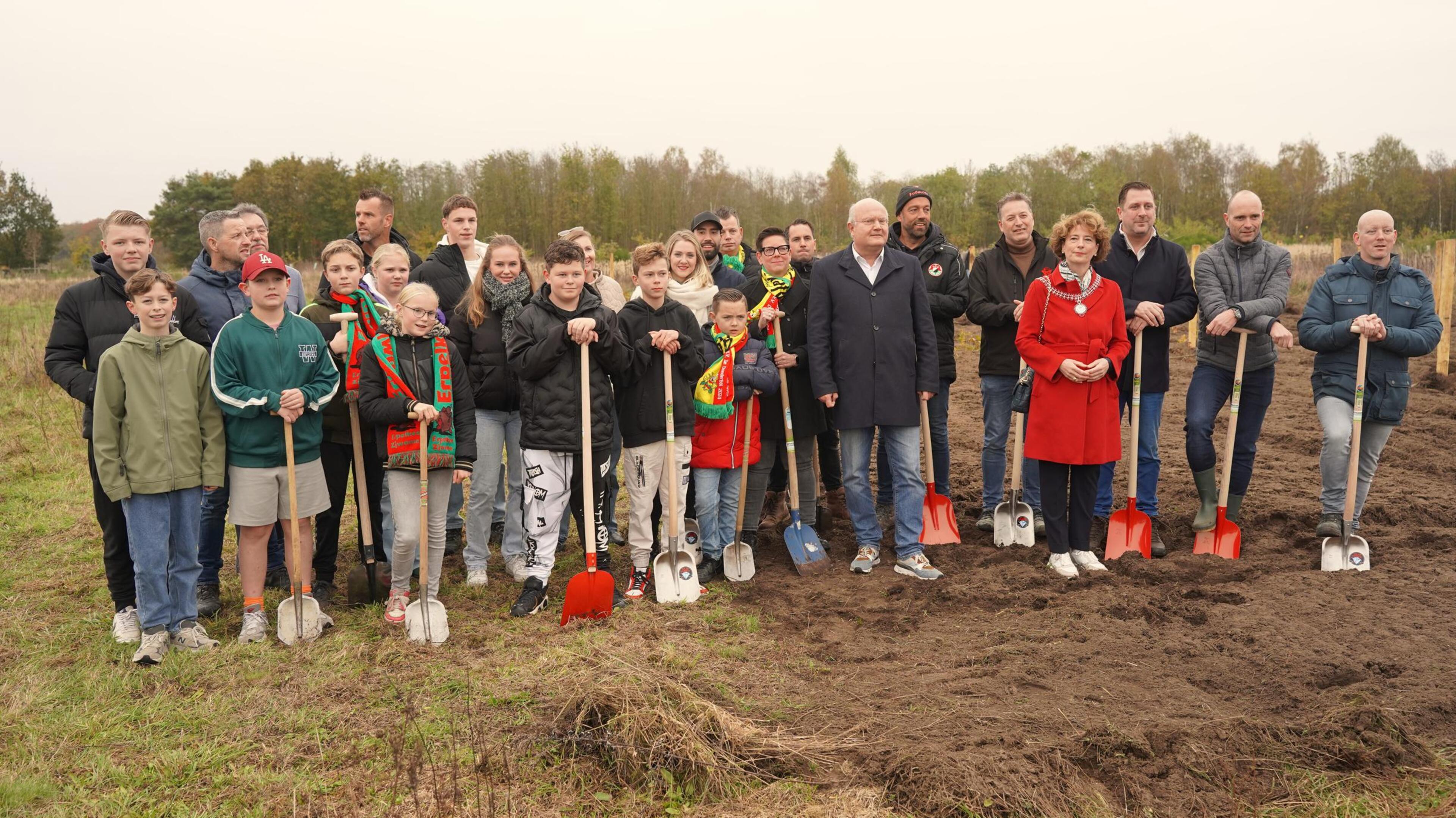 Eerste bomen geplant in nieuwe prinsenbos in Swalmen