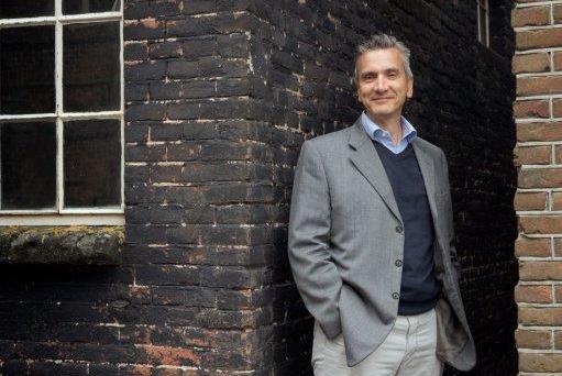 Schrijver Philip Dröge geeft lezing in Centre Céramique