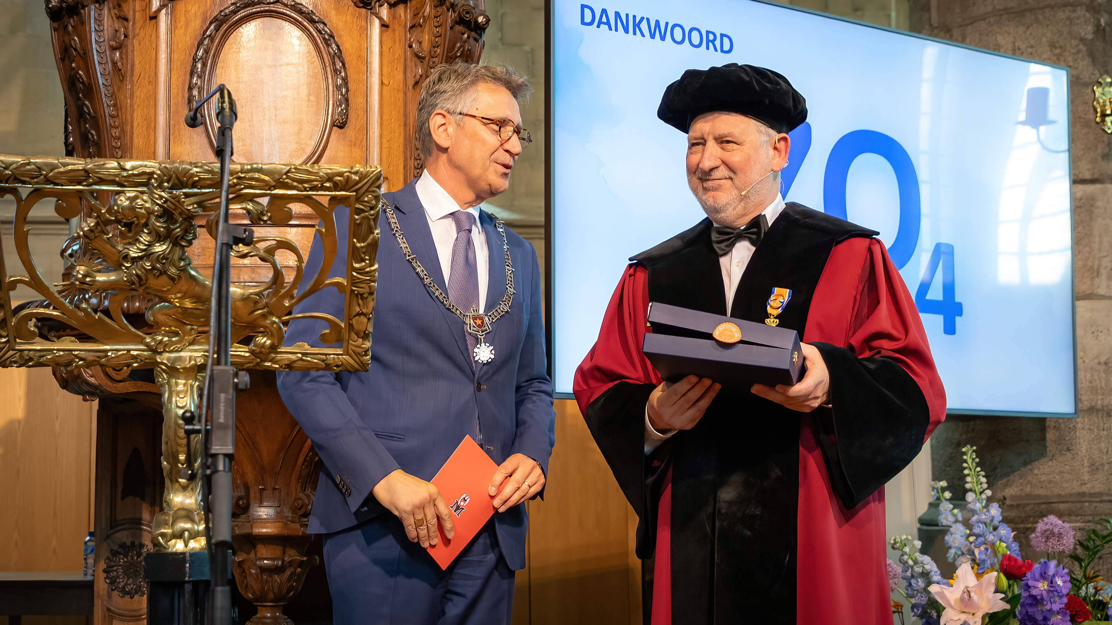 Onderscheiding voor gerenommeerd oogarts bij afscheid van Maastrichts ziekenhuis