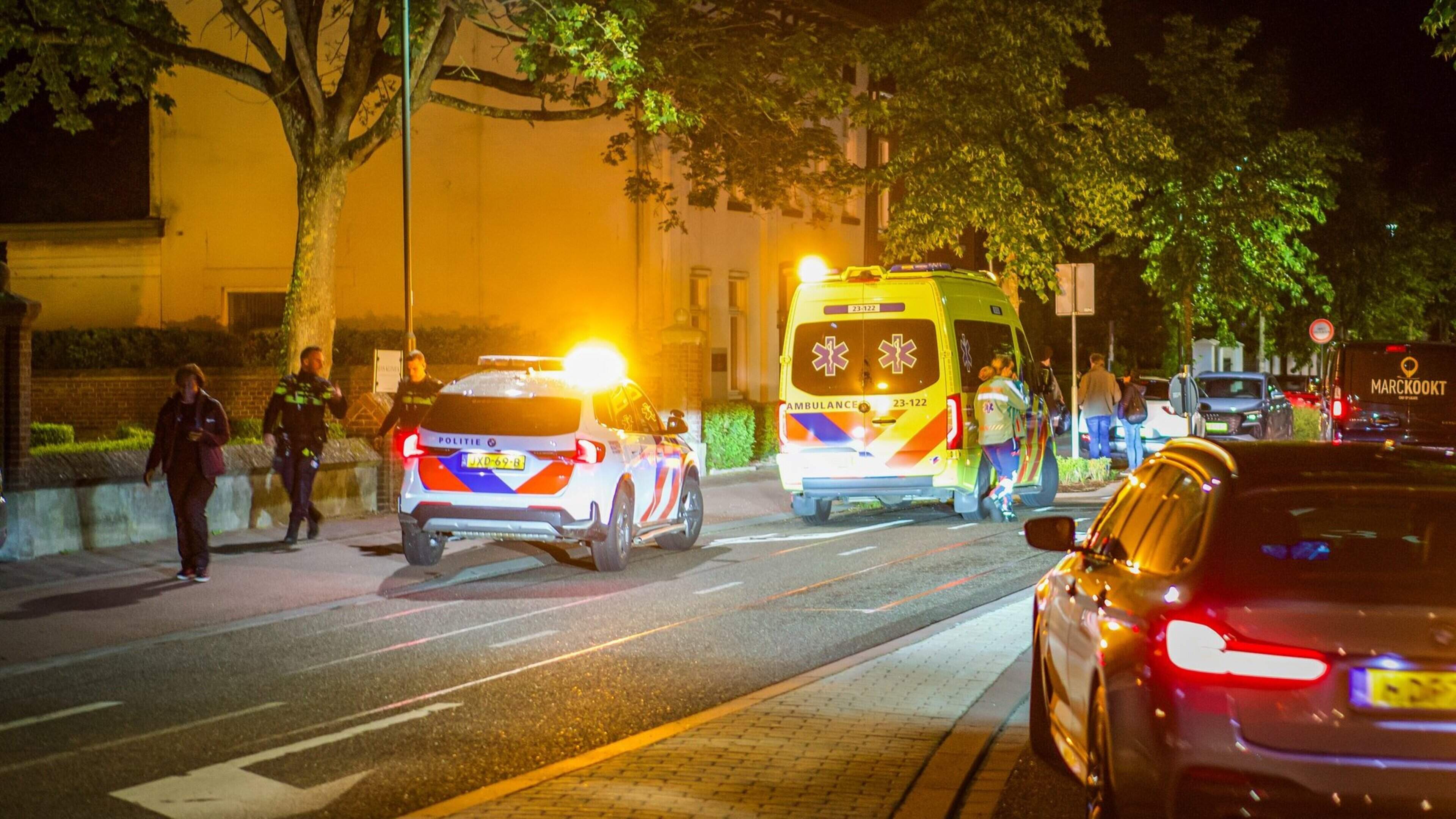 Voetganger met rollator aangereden door auto in Roermond