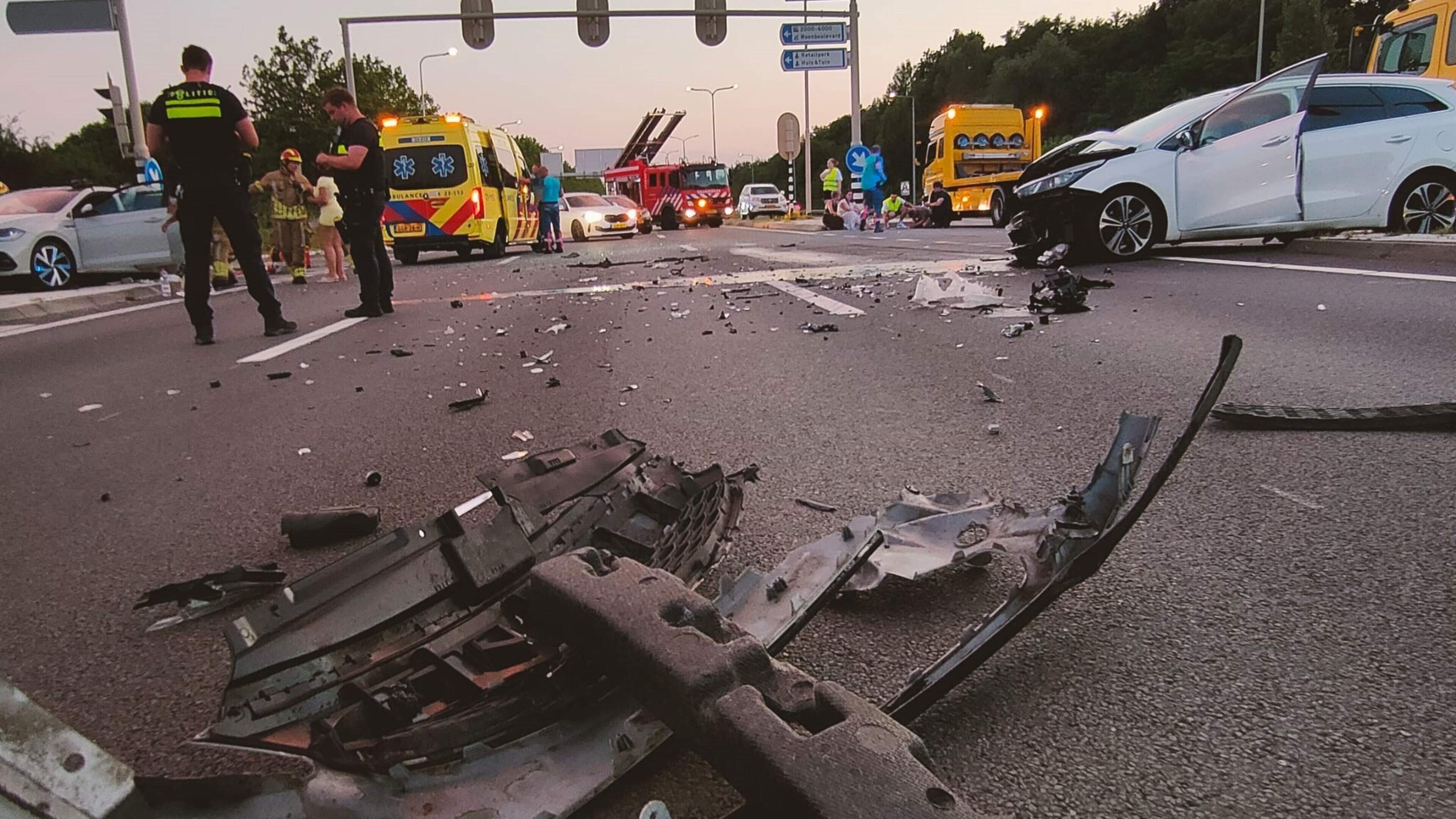 Meerdere gewonden bij ongeluk met vier auto’s in Roermond