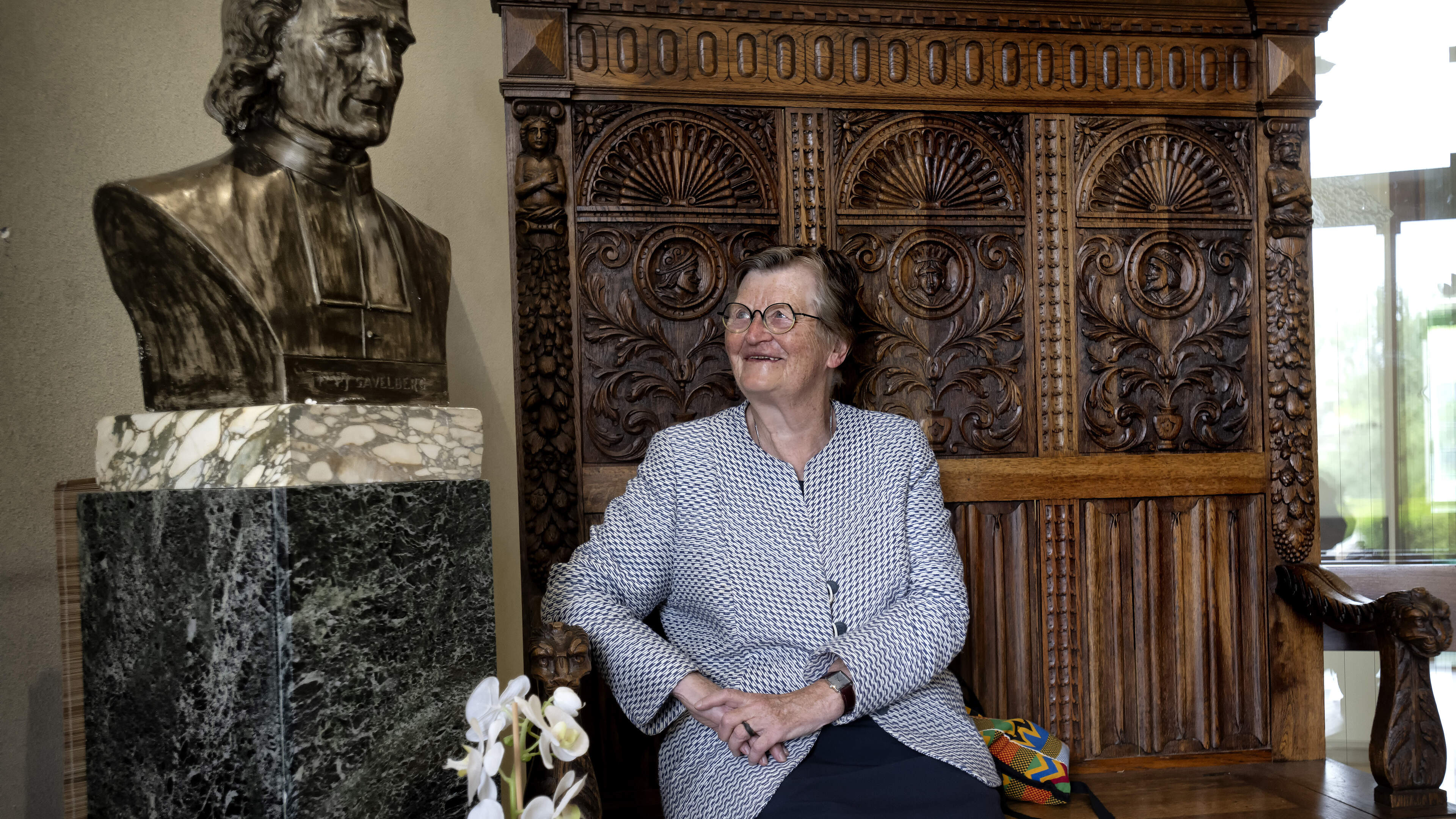 Zuster Margret Dekker geridderd bij vertrek uit Heerlen