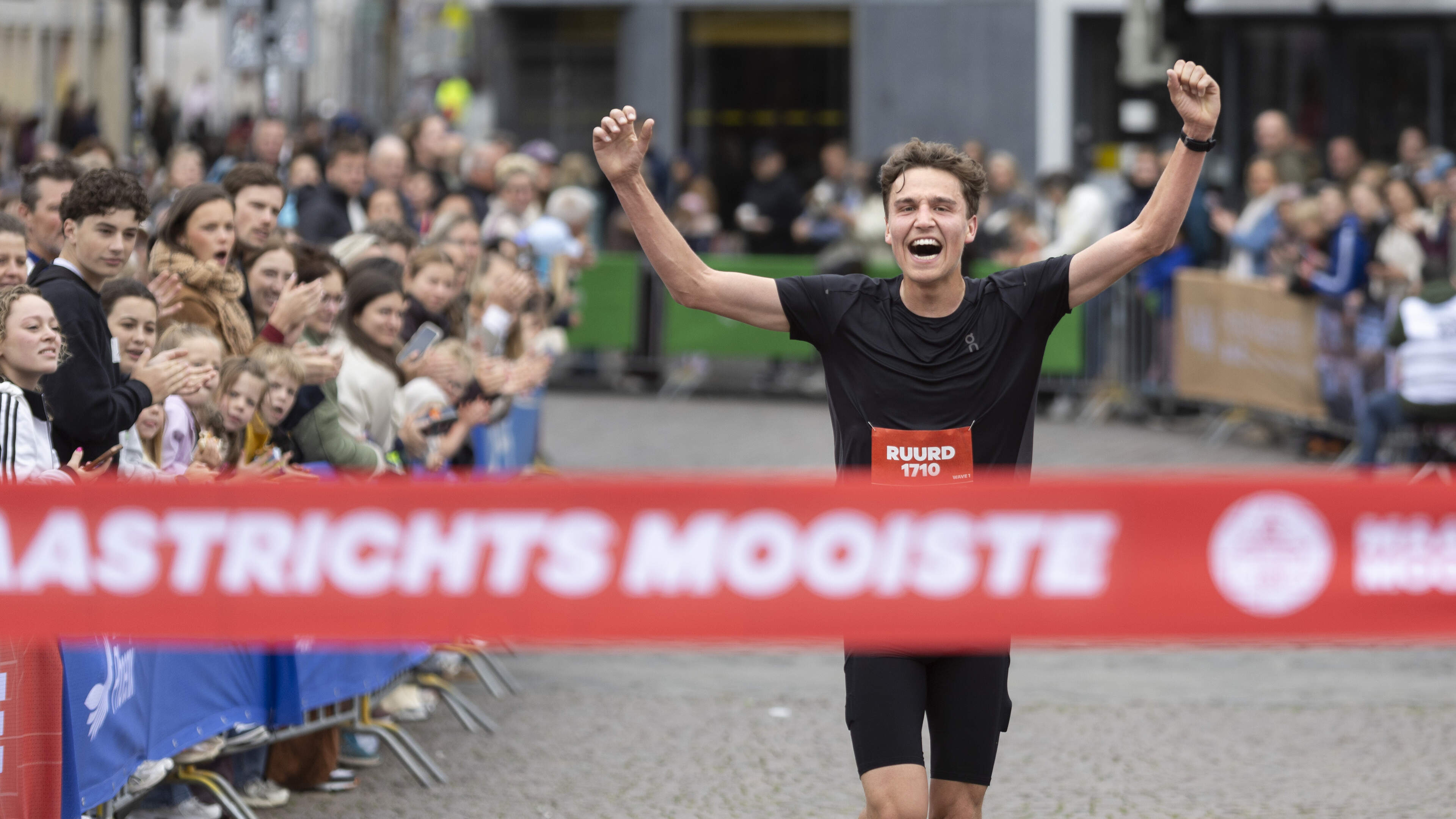 Vroeg tijdstip deert lopers niet, Ruurd Verheijen wint sfeervol Maastrichts Mooiste