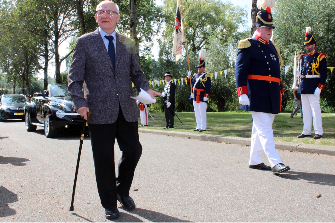 Verenigingen uit Schin op Geul nemen afscheid van pastoor Frans Mol