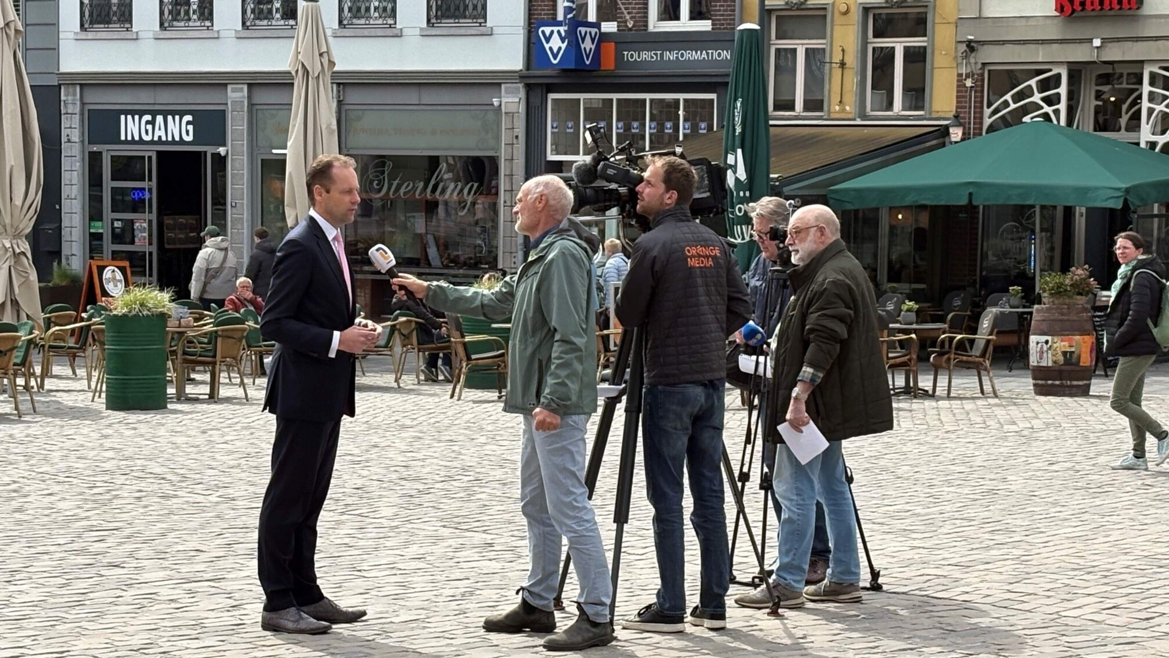 Een uur vóór het mailtje met slecht nieuws voor de Roermondse wethouder Smitsmans sprak informateur 