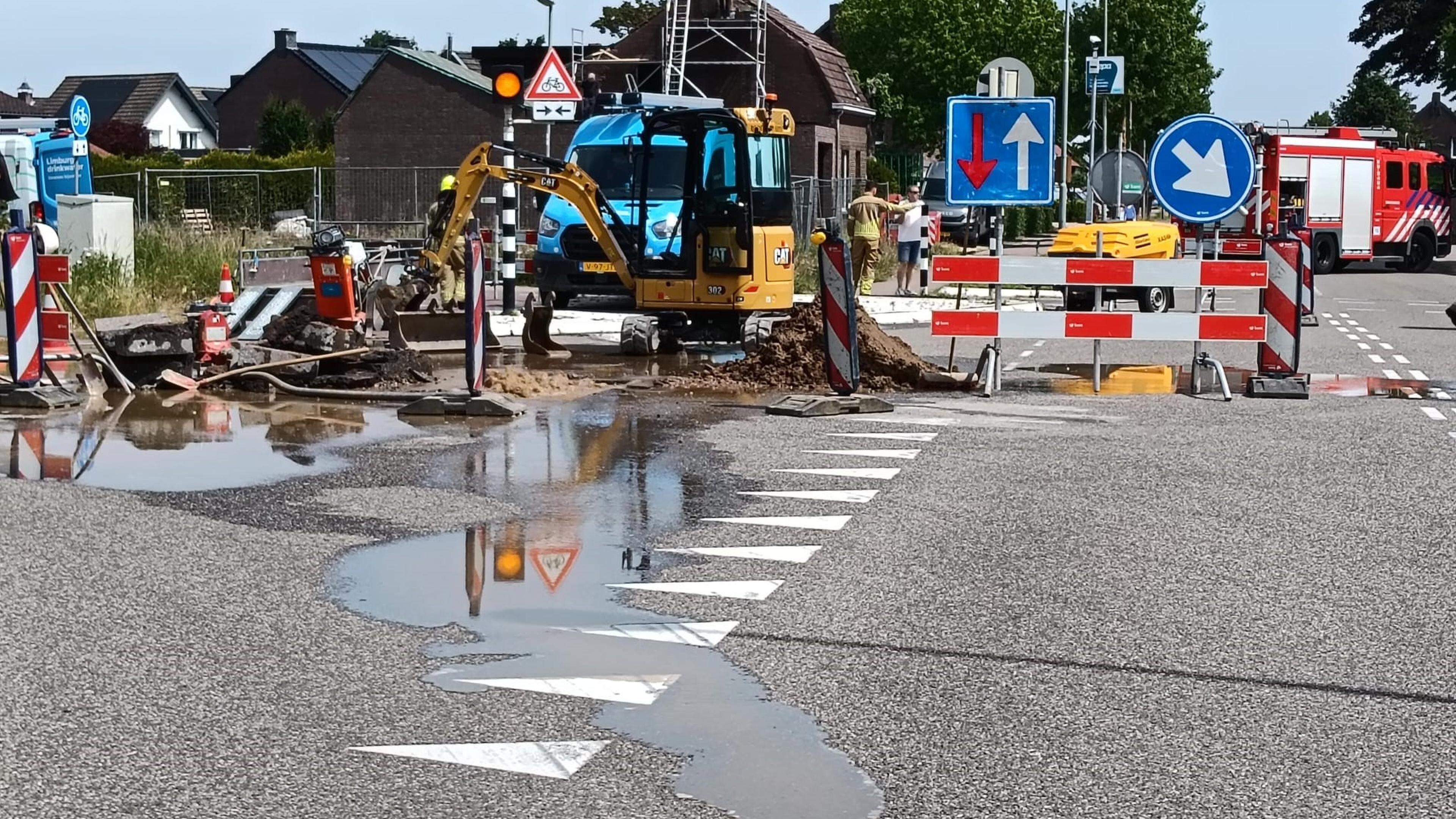 Gaslek ontstaan bij wegwerkzaamheden in Swalmen, deel Rijksweg afgesloten