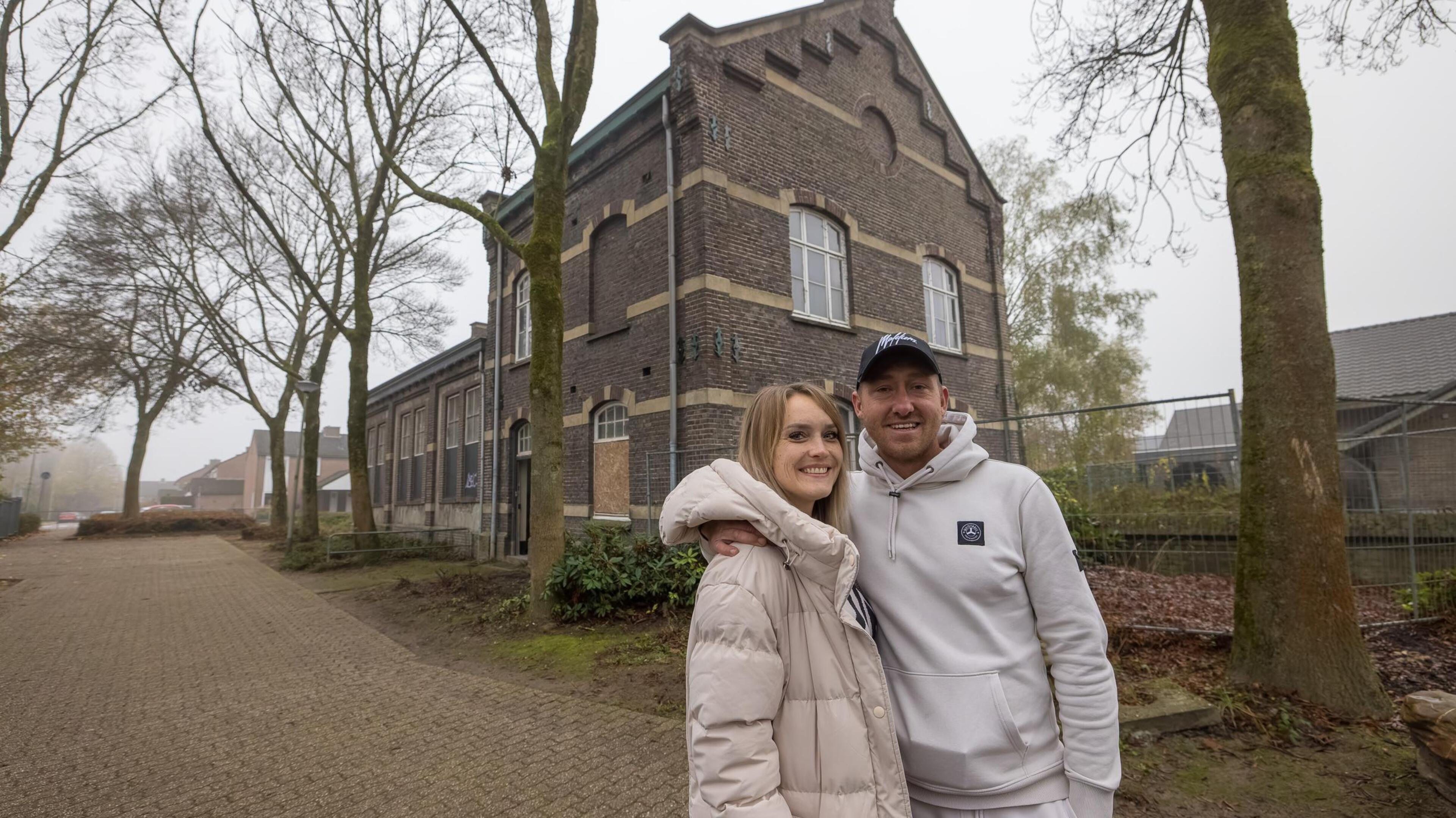 Marvin en Michelle gaan historische mijnvakschool in Landgraaf ombouwen tot B&B en privé-wellness