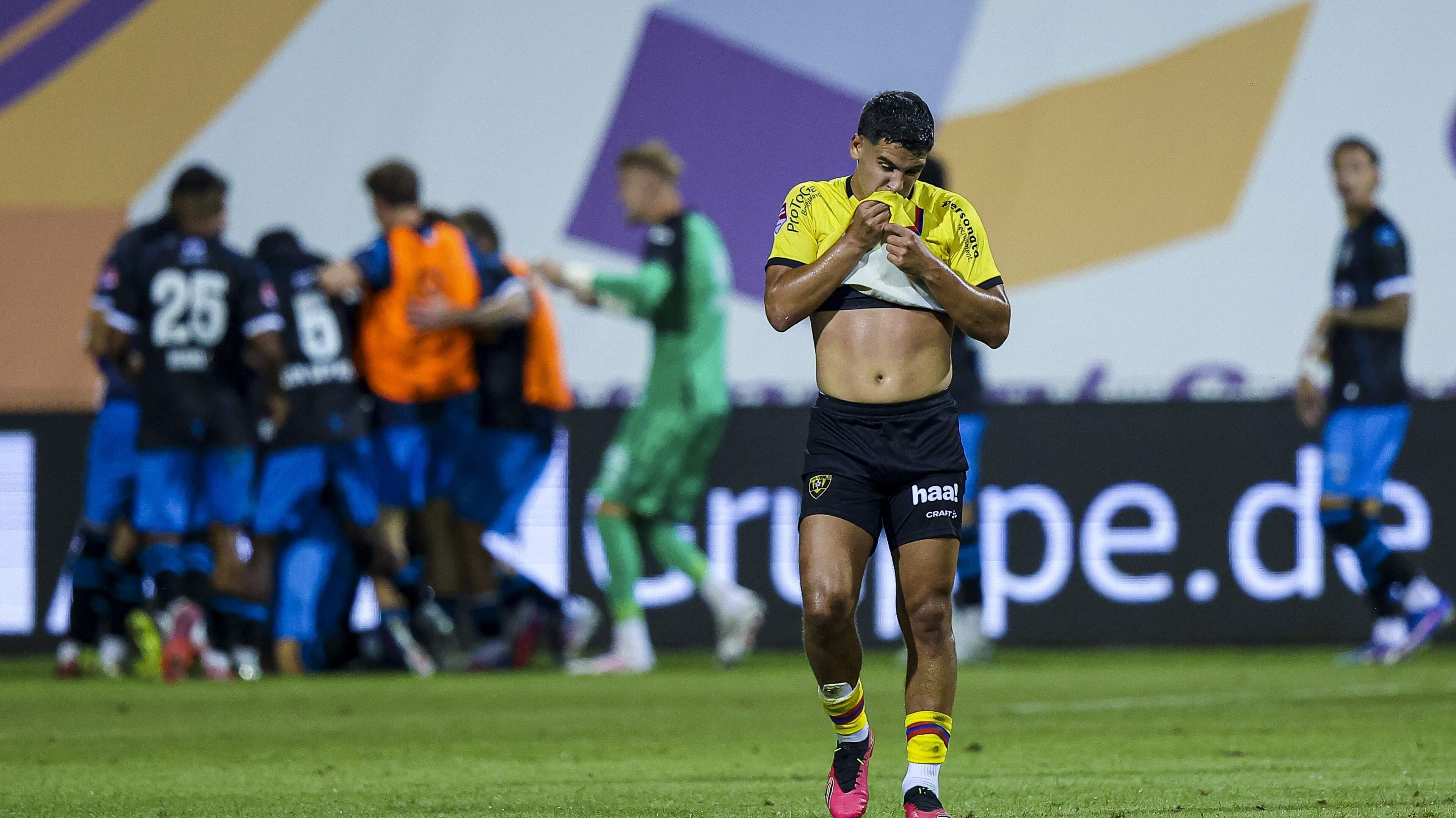 VVV draait 3-0 achterstand om in acht minuten tijd, maar verliest thriller tegen Heracles na wereldg
