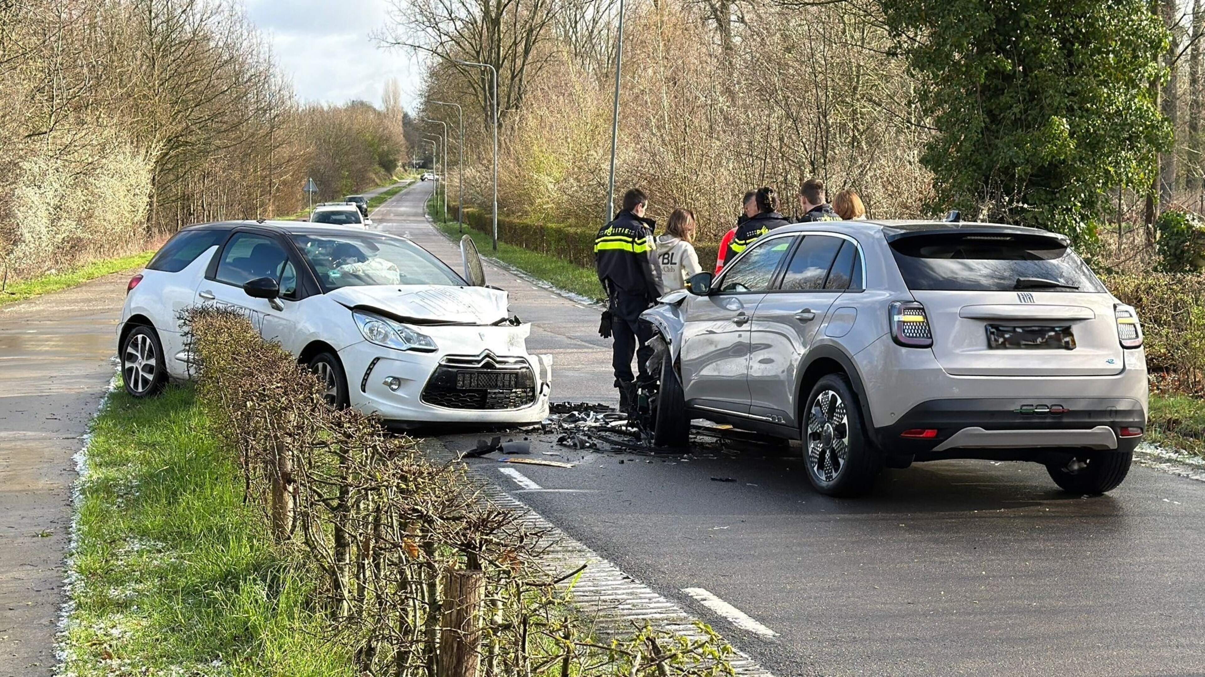 Drie gewonden bij botsing tussen twee autos in St. Odiliënberg.
