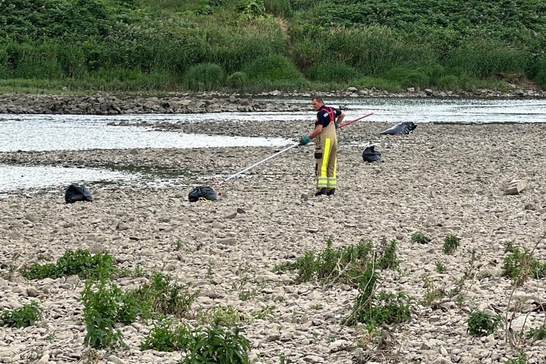 Vuilniszakken met hennepafval gedumpt in de Maas