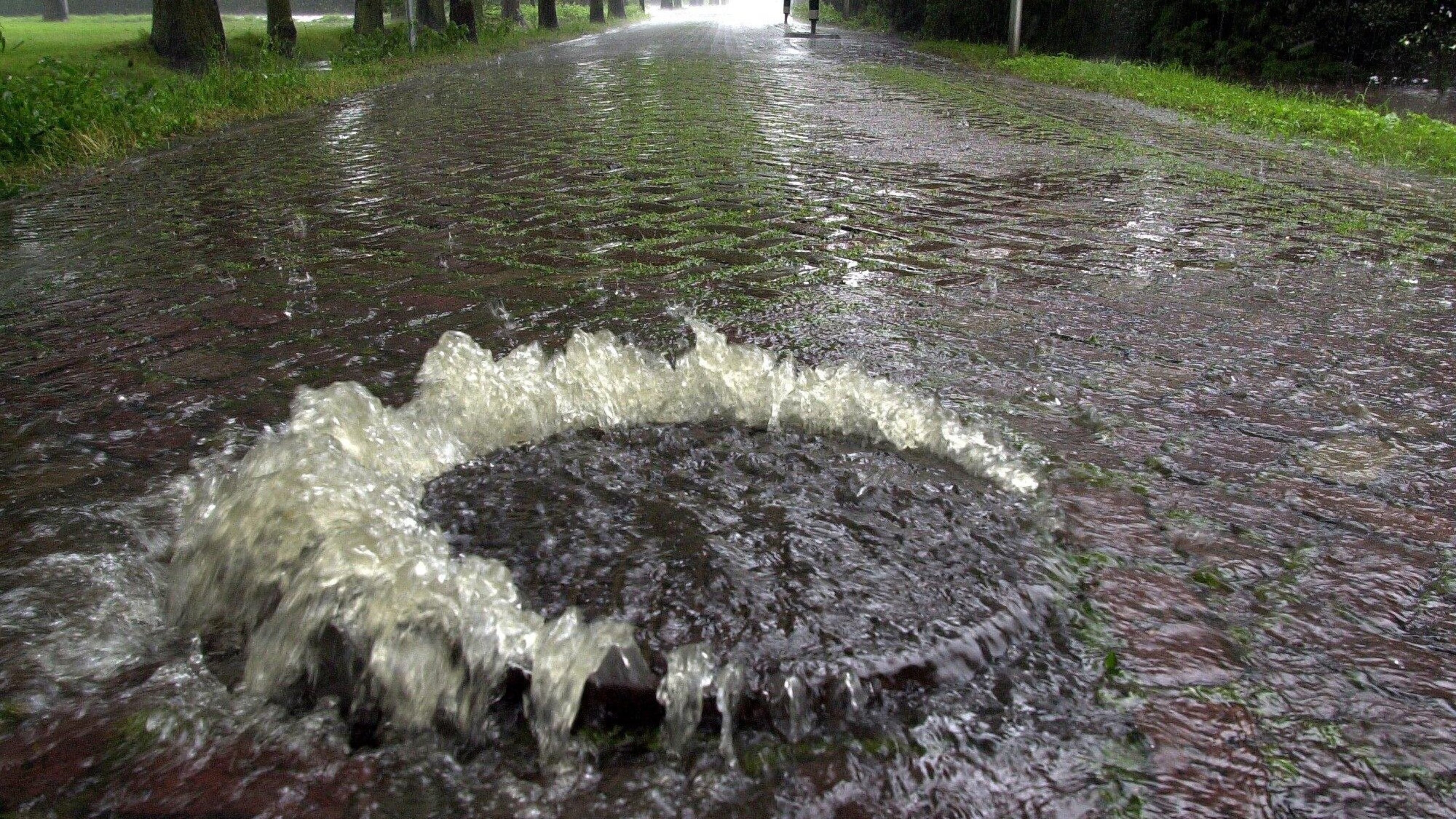 Slecht weer vertraagt afronding rioolwerk in Oirsbeek, werkzaamheden lopen door in kerstvakantie