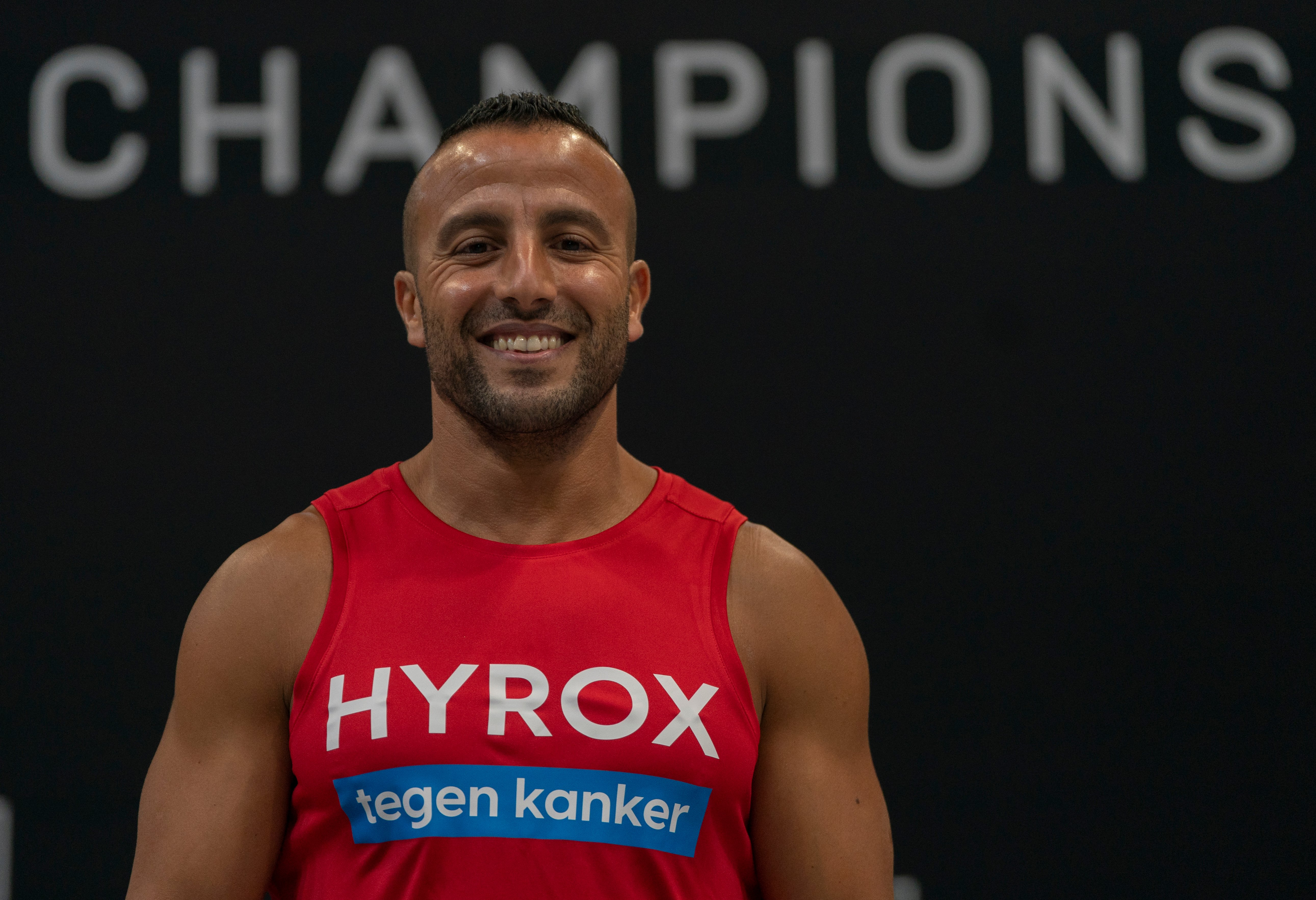 Jaafar Moumen (42) finisht als eerste ter wereld zijn honderdste Hyrox-race in Maastricht: ‘Het nive