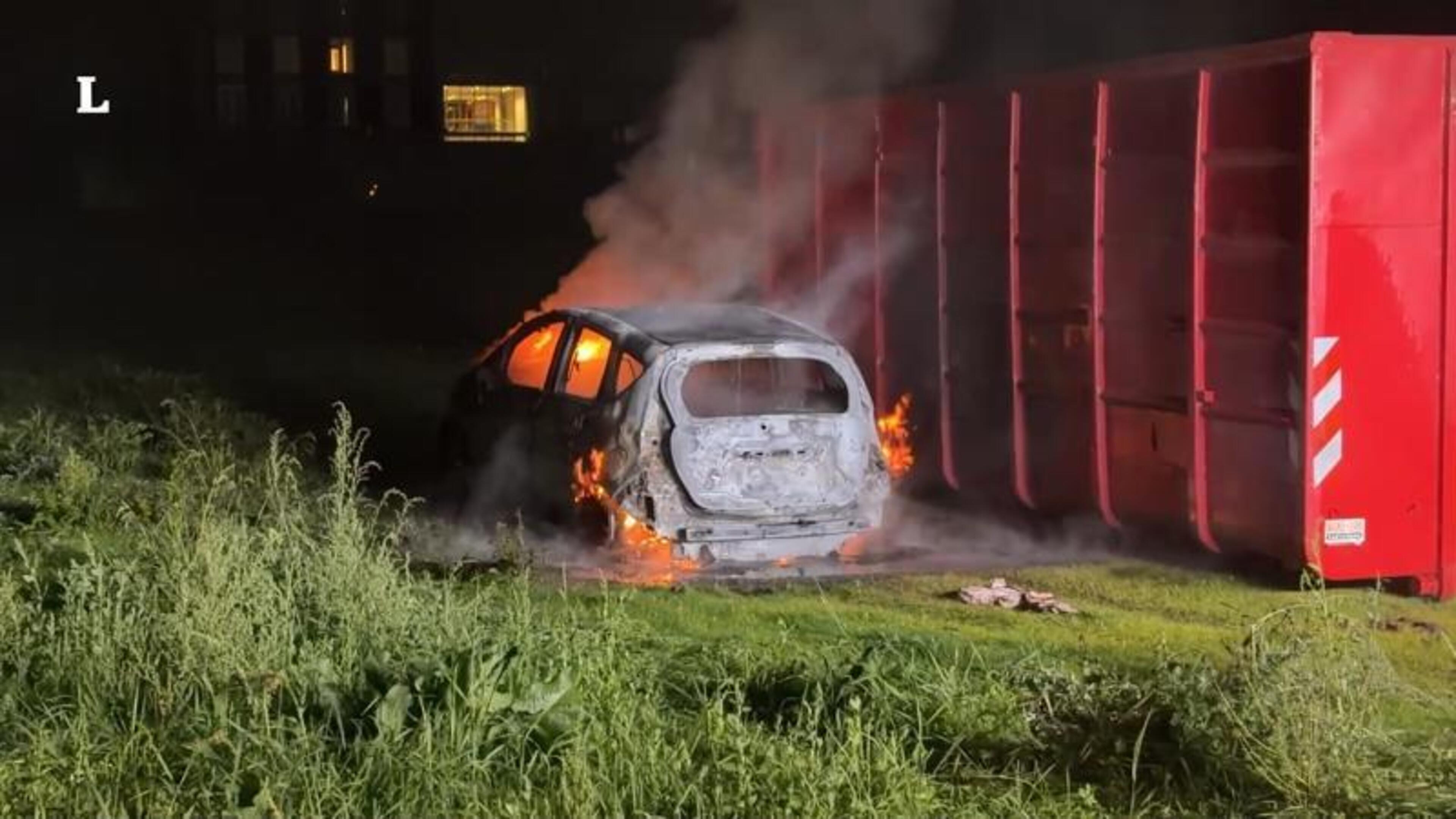 Gedumpte auto in brand gestoken in Maastricht