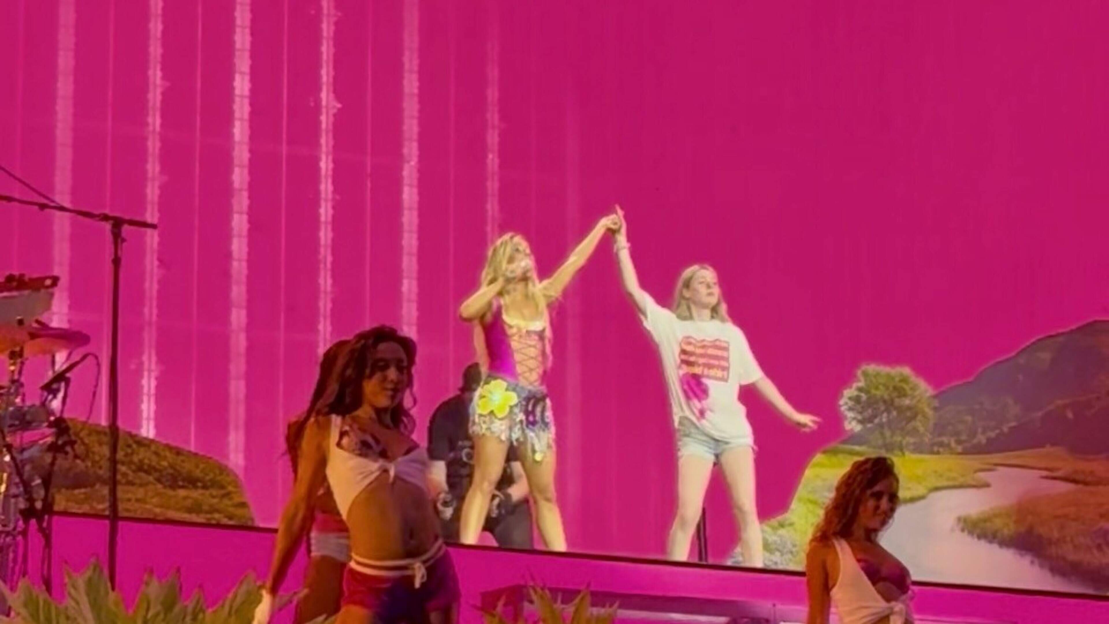 Video: Geluksvogel Lani (17) uit Heerlen werd door Zara Larsson uitgekozen om samen te dansen: ‘Mijn