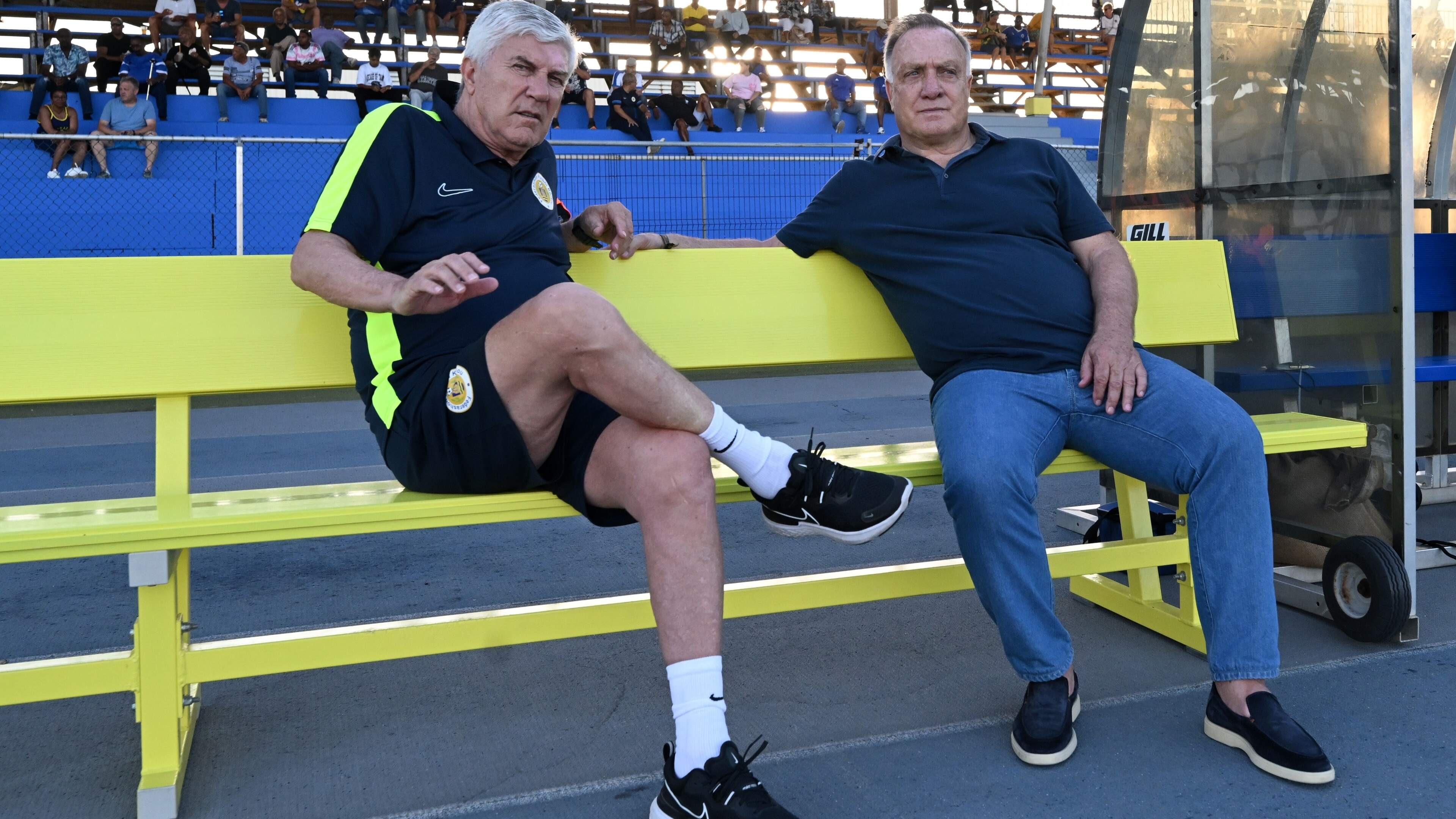 Dick Advocaat alsnog met Curaçao naar WK nadat Fred Rutten eer aan zichzelf houdt; Meerssenaar Roel 