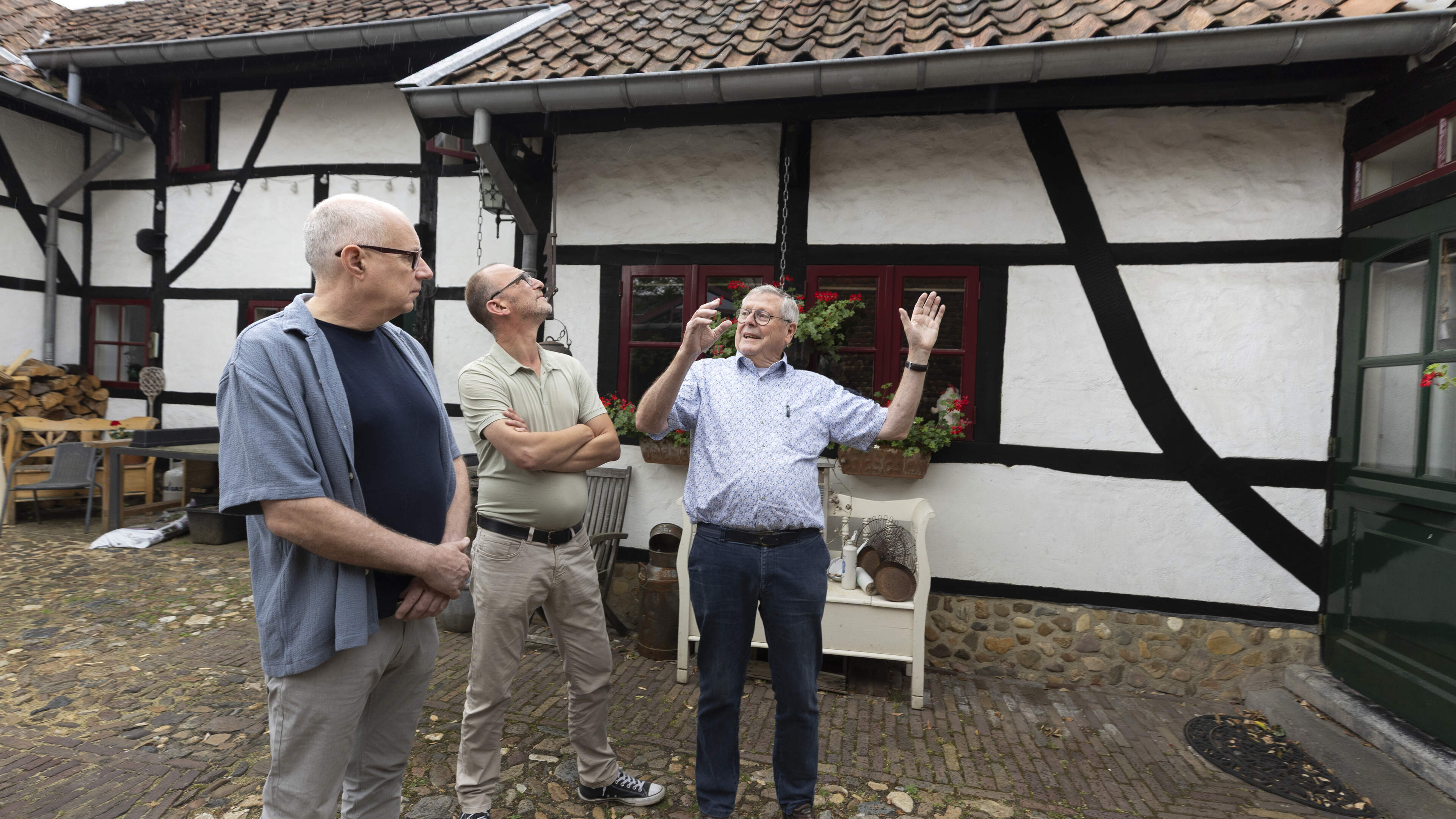Historici geven onder het wandelen kennis aan inwoners Sittard-Geleen: ‘We blijven aanhikken tegen d