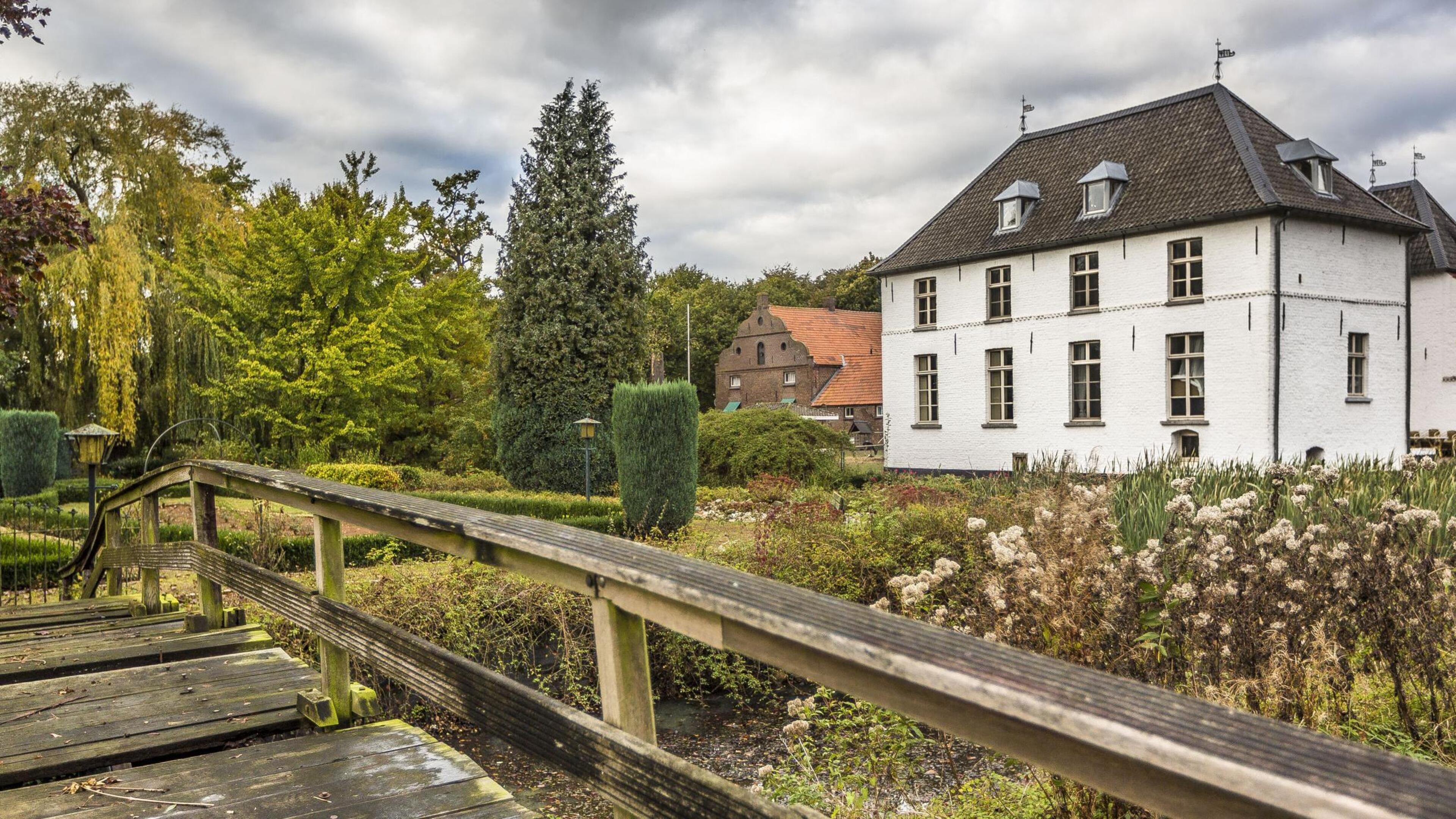 Horst aan de Maas wil eind aan huisvesting arbeidsmigranten op recreatiepark Kasteel Ooijen in Broek