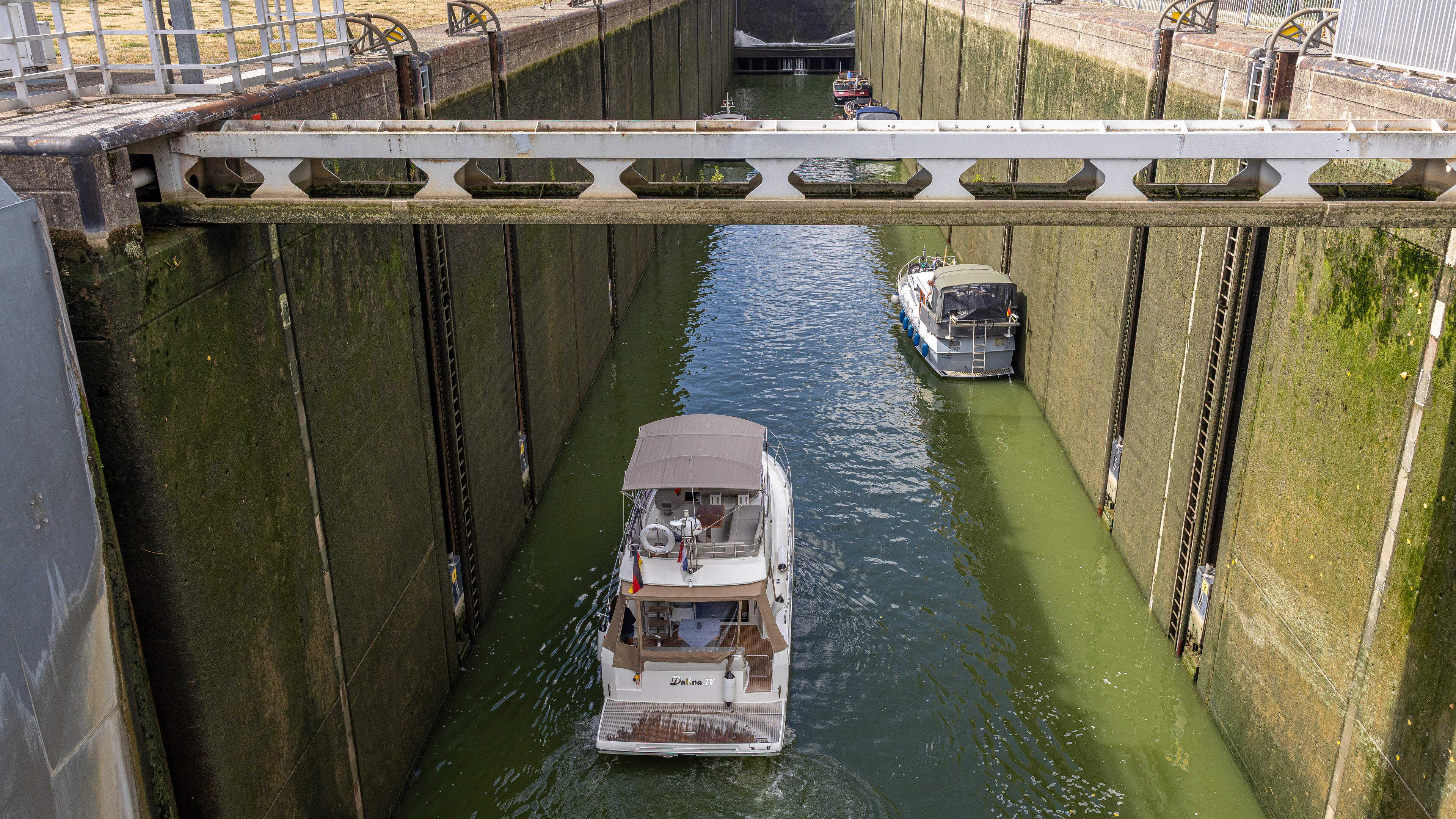 Rijkswaterstaat houdt Maaswater vast in Limburg: ‘Voor je het weet, is het in Rotterdam’