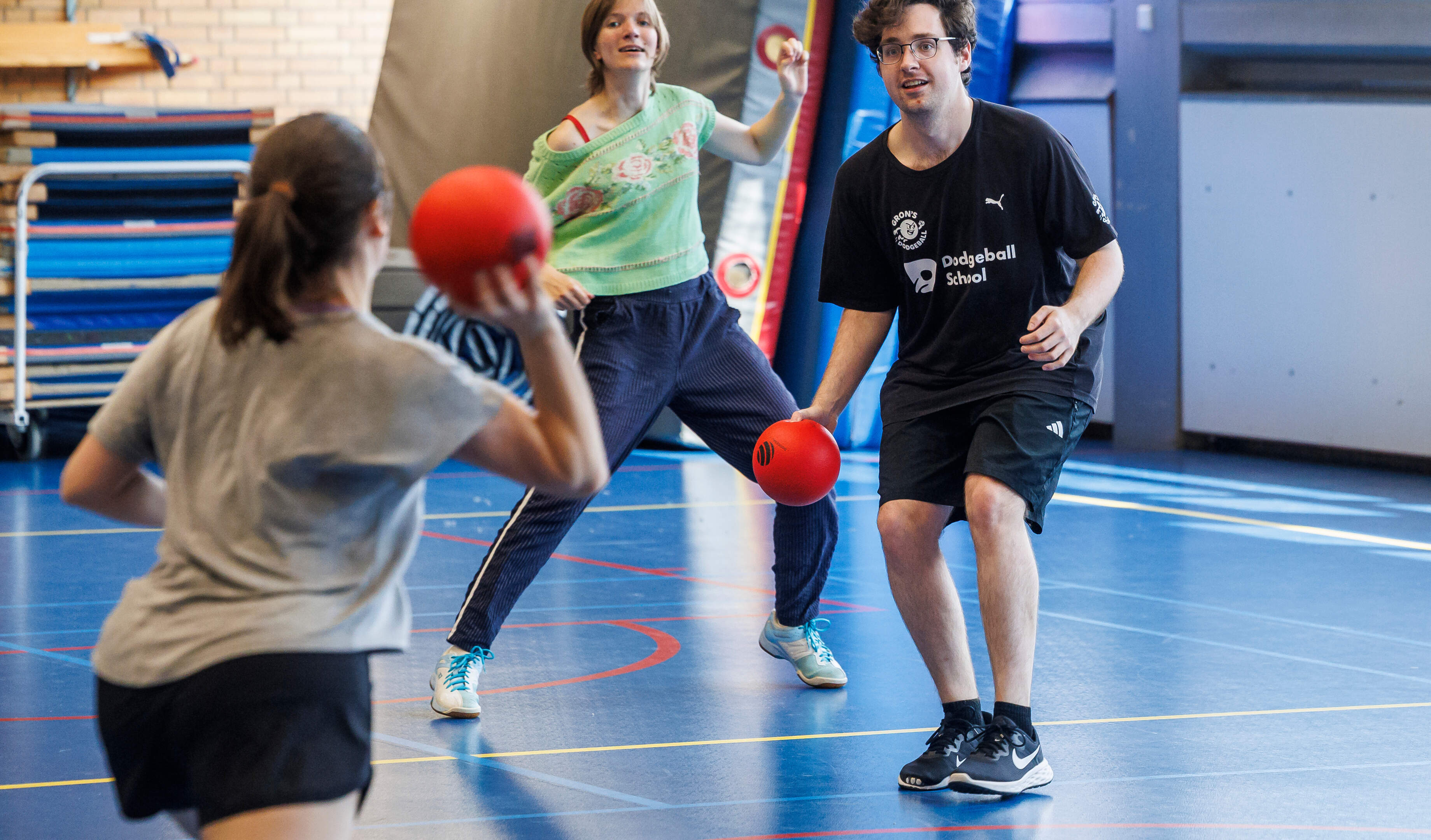 Amerikaan zoekt nieuwe vrienden in Maastricht via trefbal: ‘Samen terug naar onze kindertijd, ongedw