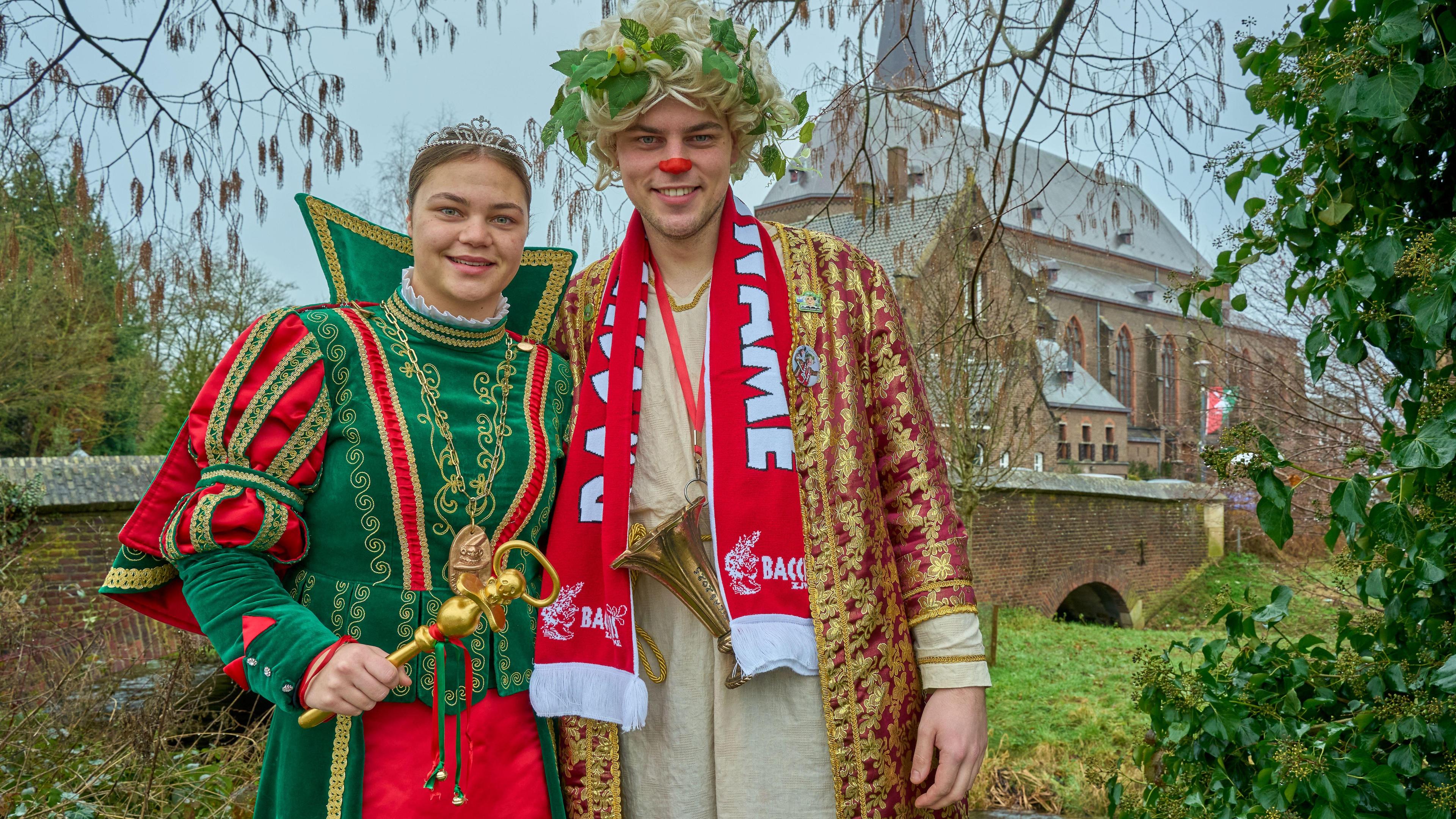 Alleen moeder Susan kende het 'grote geheim van Zjwame': broer en zus gaan dit jaar als Bacchus en p
