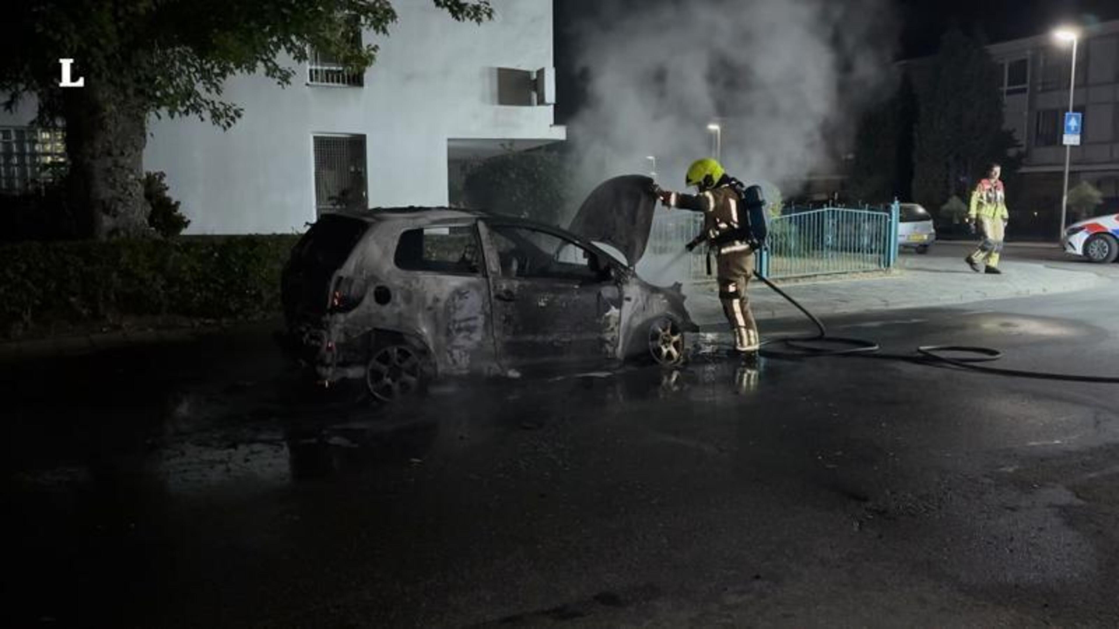 Geparkeerde auto volledig uitgebrand in Heerlen