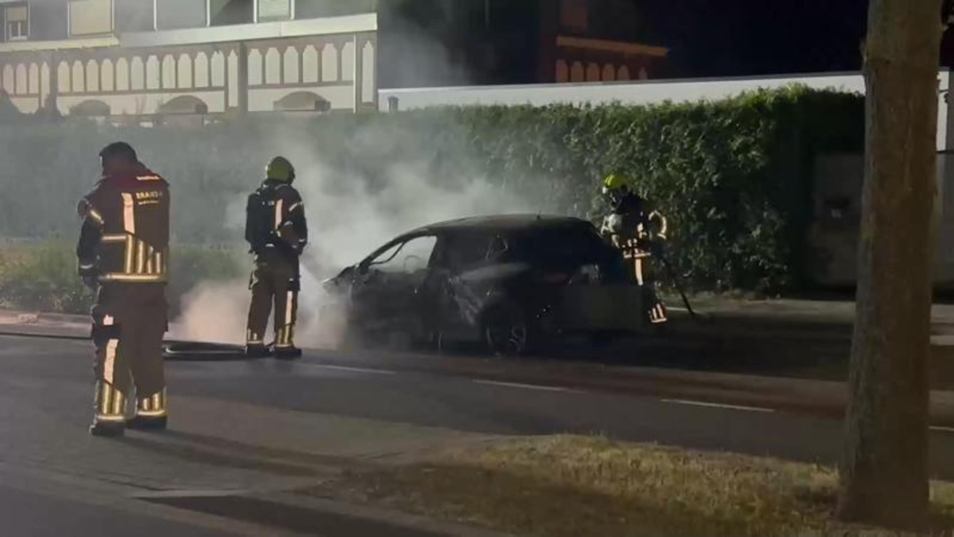 Geparkeerde auto volledig uitgebrand in Heerlen