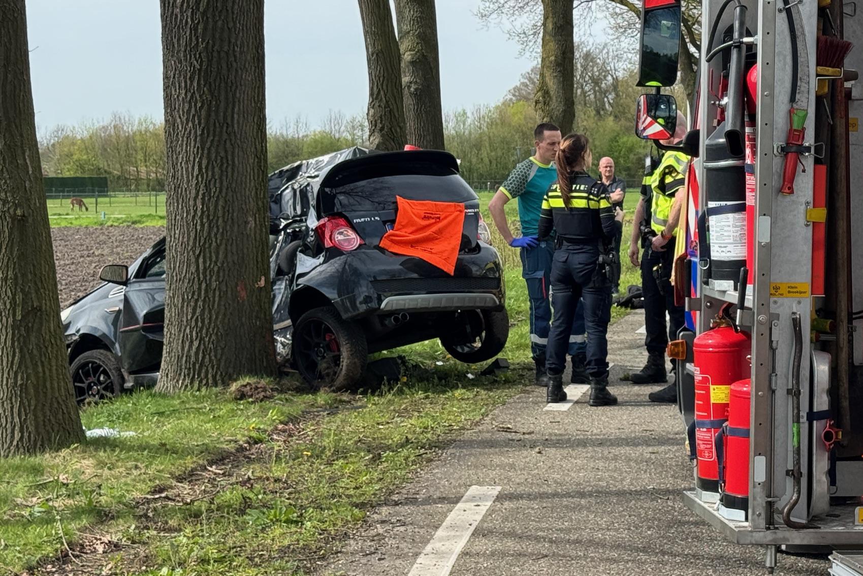 Automobilist (22) uit Heythuysen komt om het leven bij botsing tegen boom
