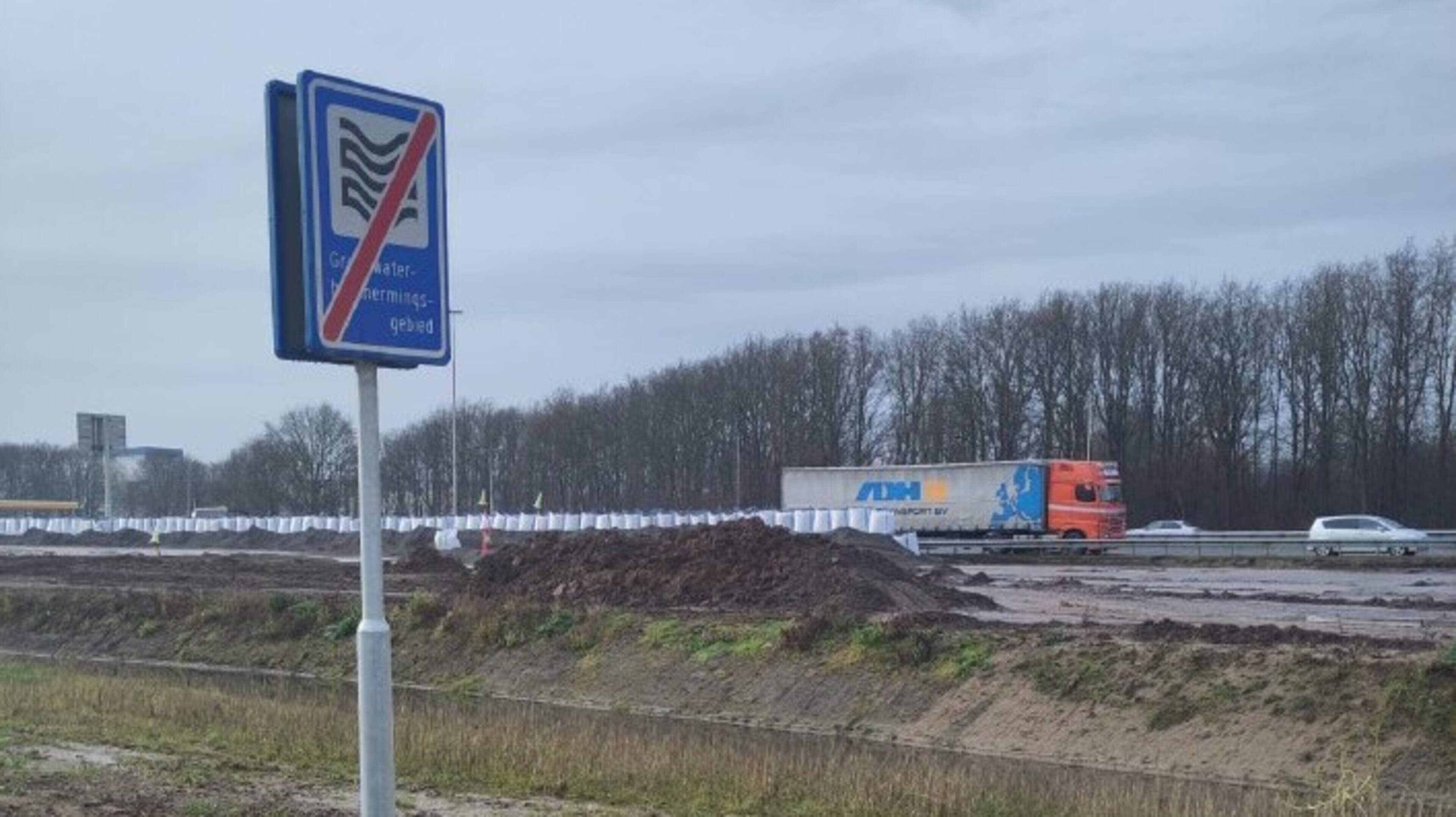 Tegenstanders A2-verbreding: ‘Veel grote stukken metaal en plastic in Beaumix die vlak bij grondwate