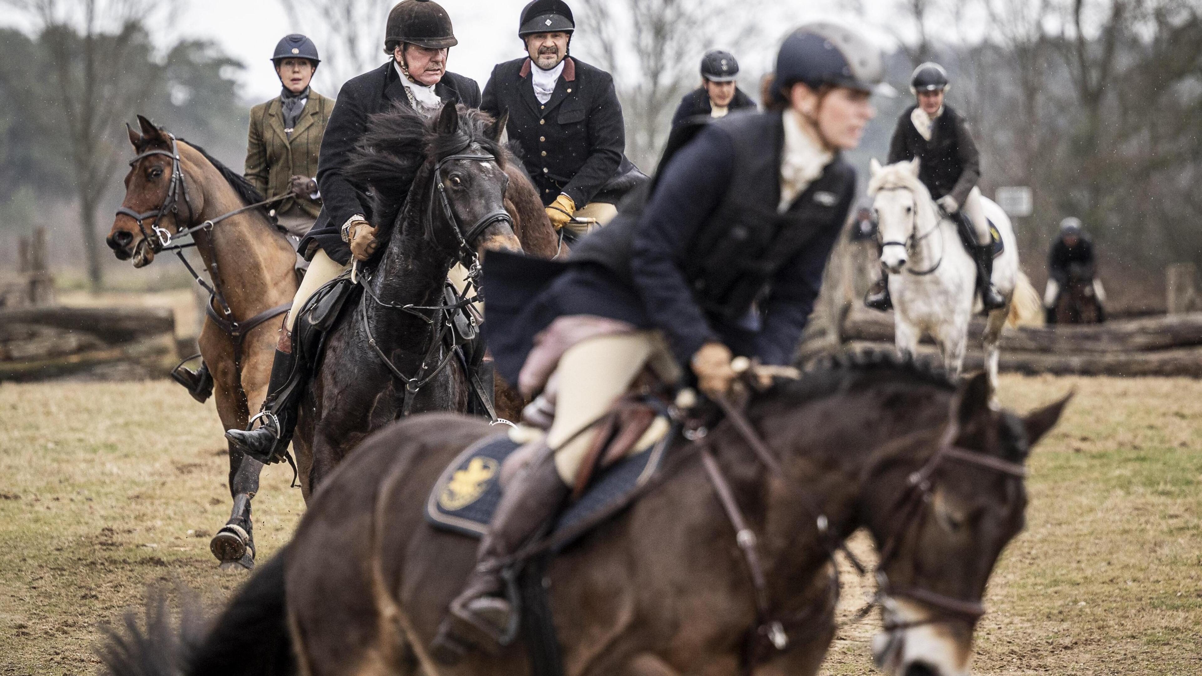 De slipjacht met honden en paarden in De Meinweg is vooral ‘vrijheid’ voor paardengek Roy: ‘Met 30 e